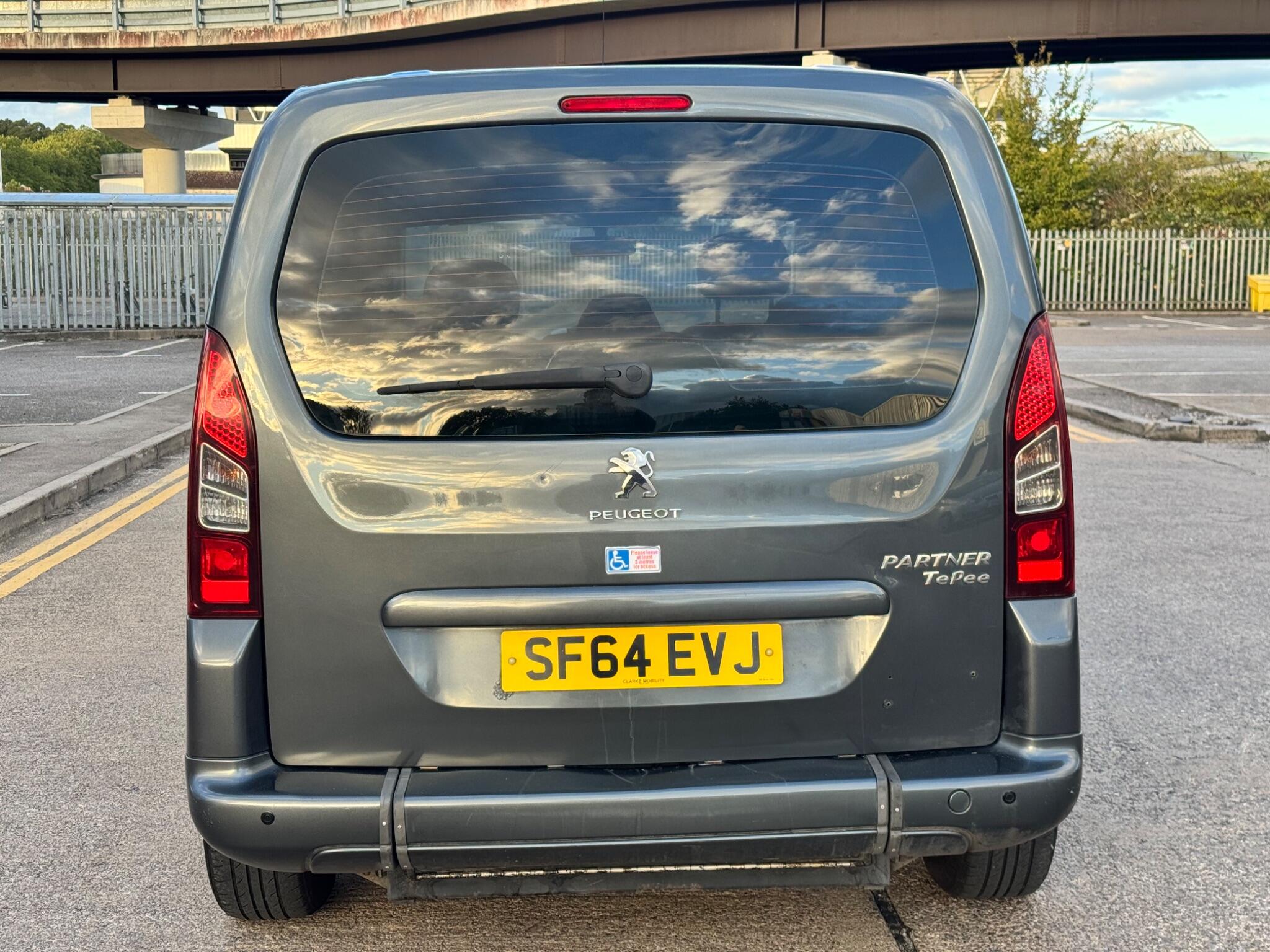 Peugeot Partner Tepee view 14