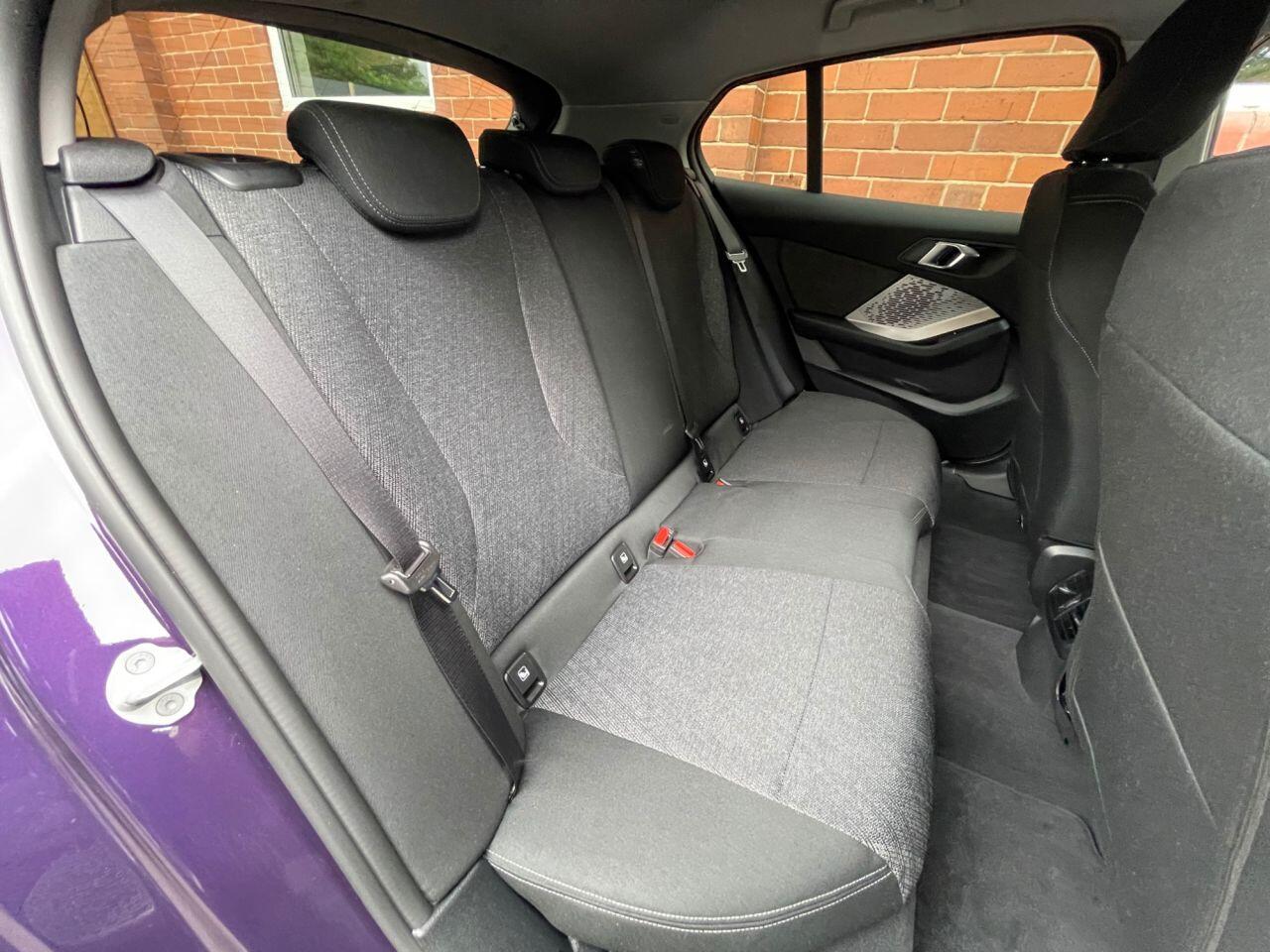 BMW 1 Series view 24