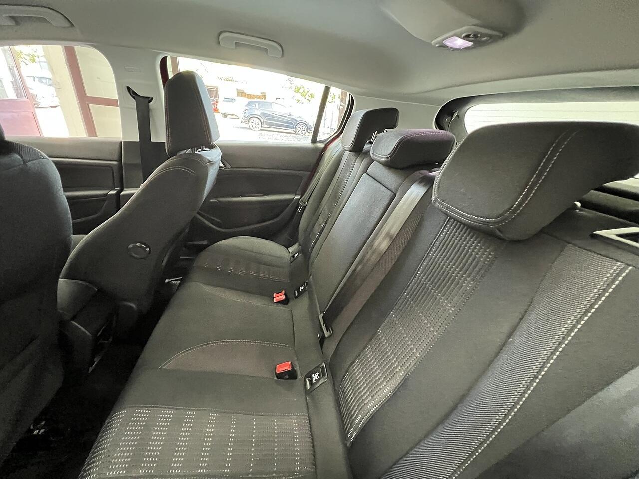 Peugeot 308 view 18