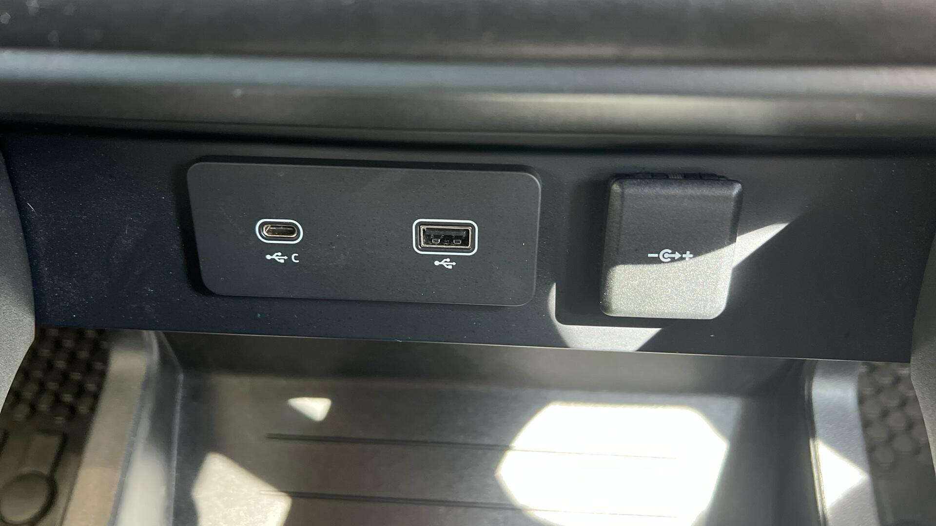 Land Rover Defender view 66