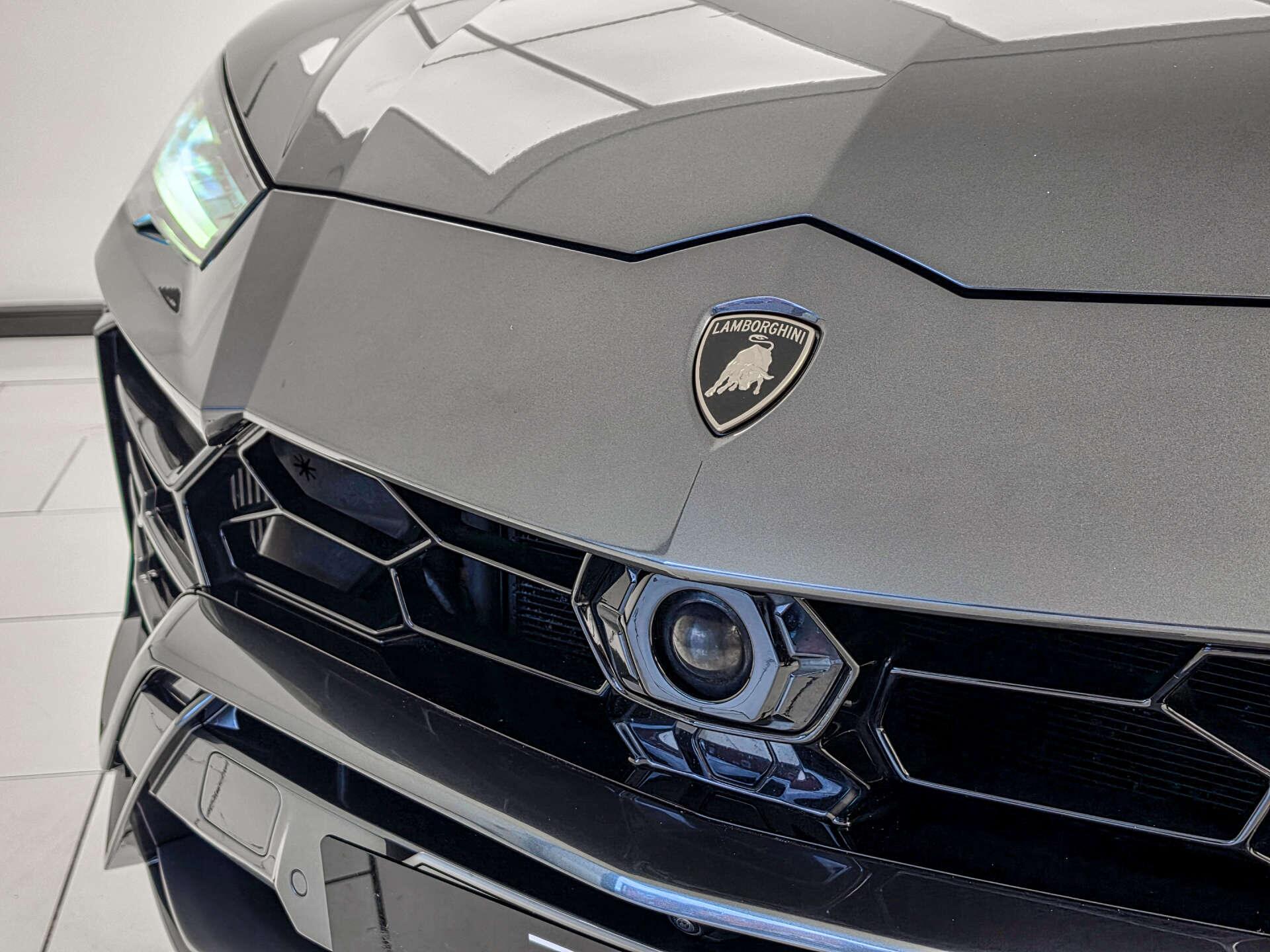 Lamborghini Urus view 29