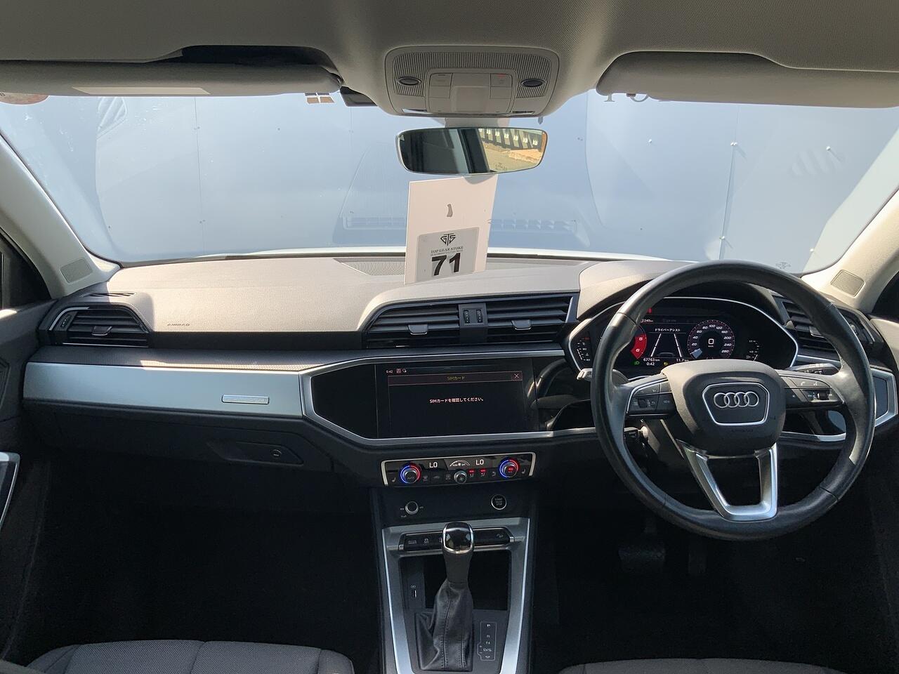 Audi Q3 view 9