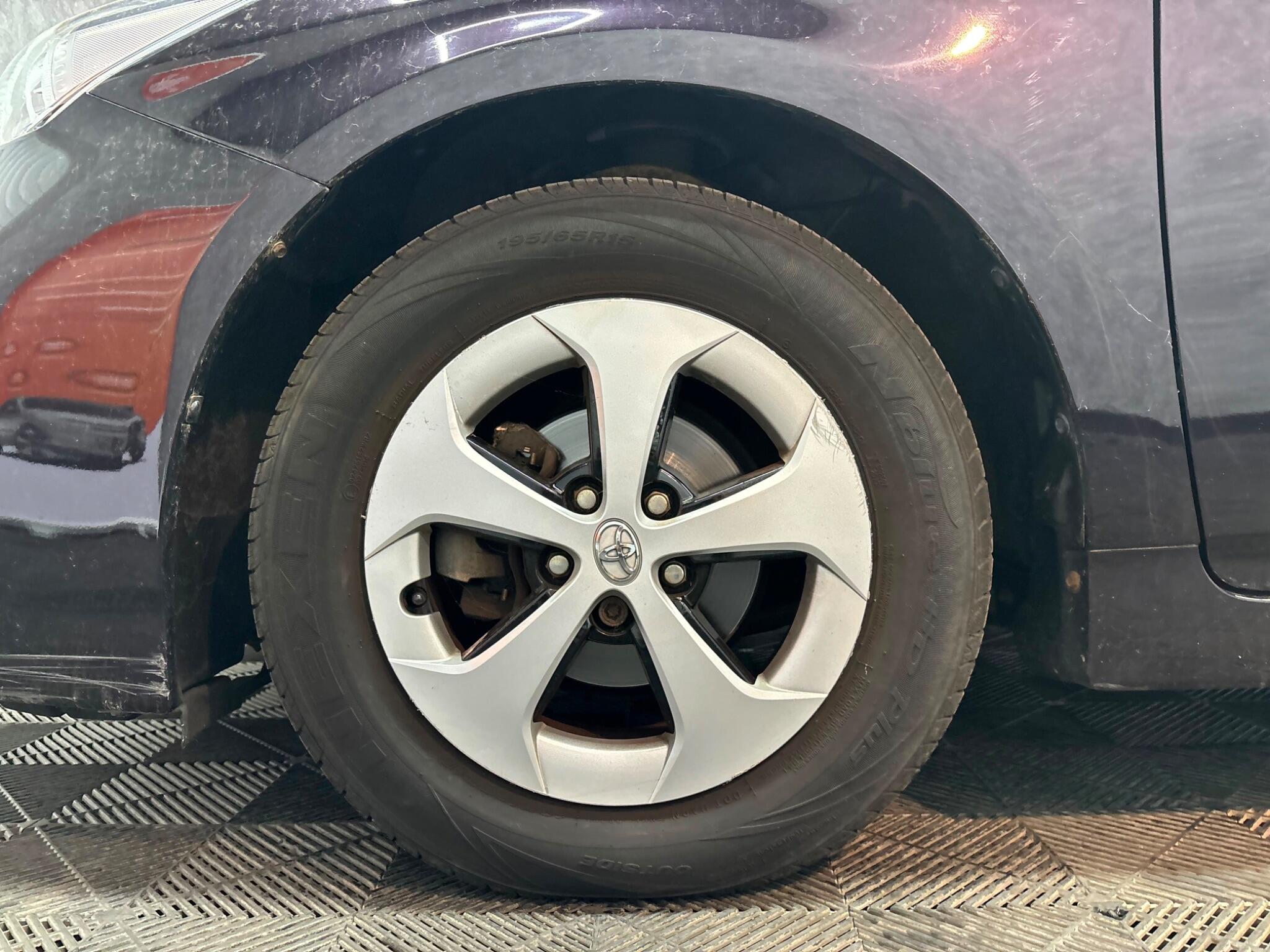 Toyota Prius view 24