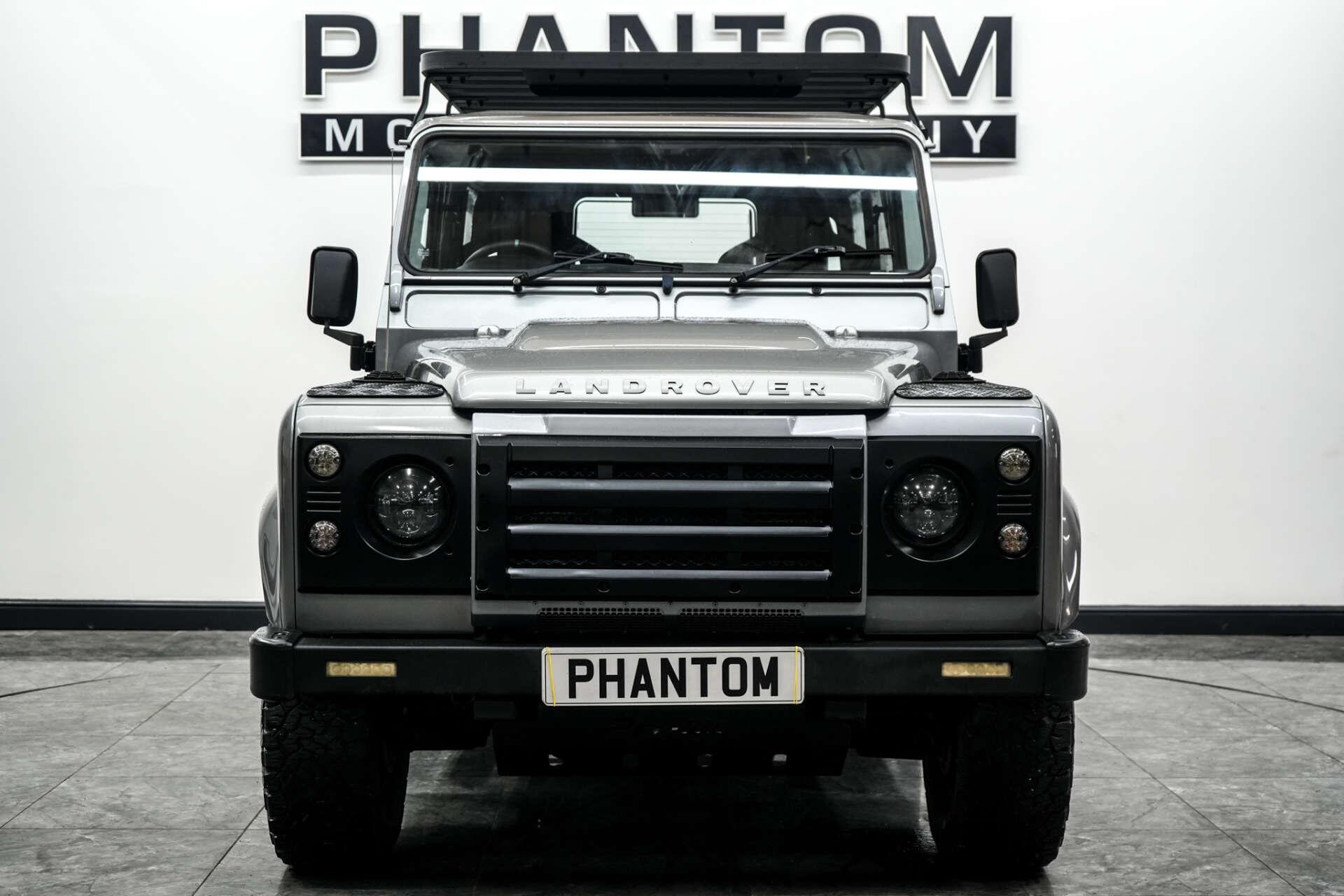 Land Rover Defender 90 view 2