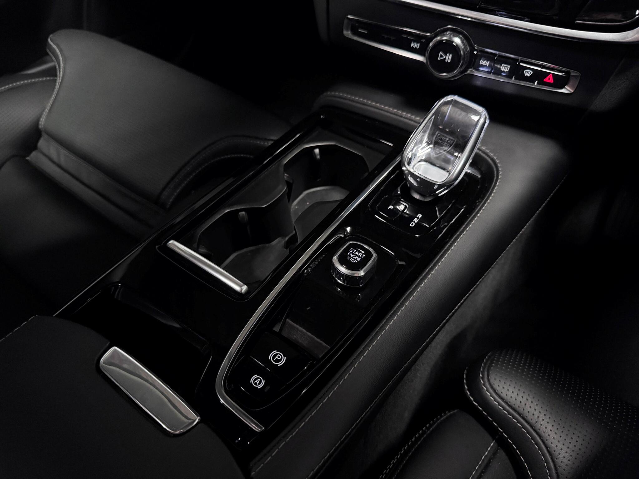 Volvo S90 view 37