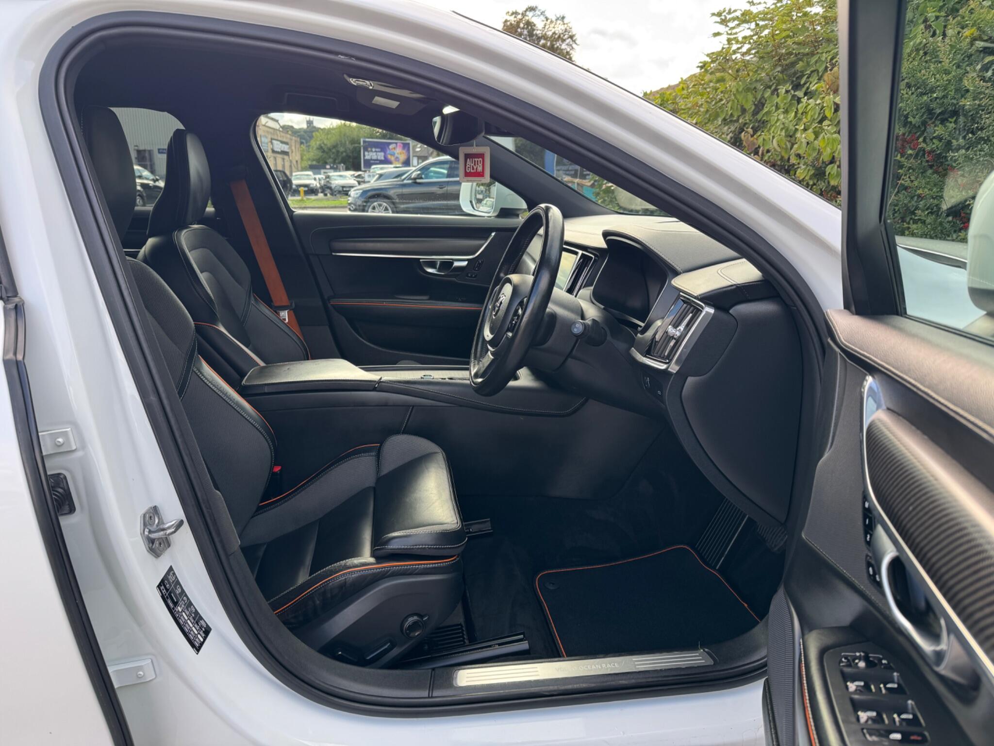 Volvo V90 Cross Country view 54