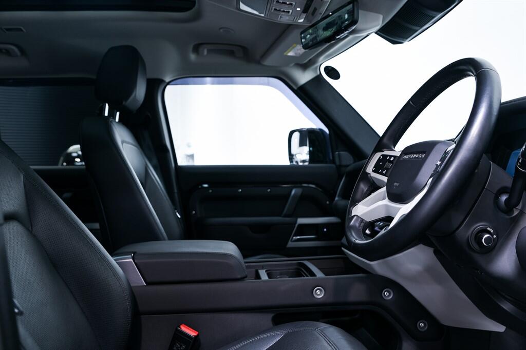 Land Rover Defender view 15