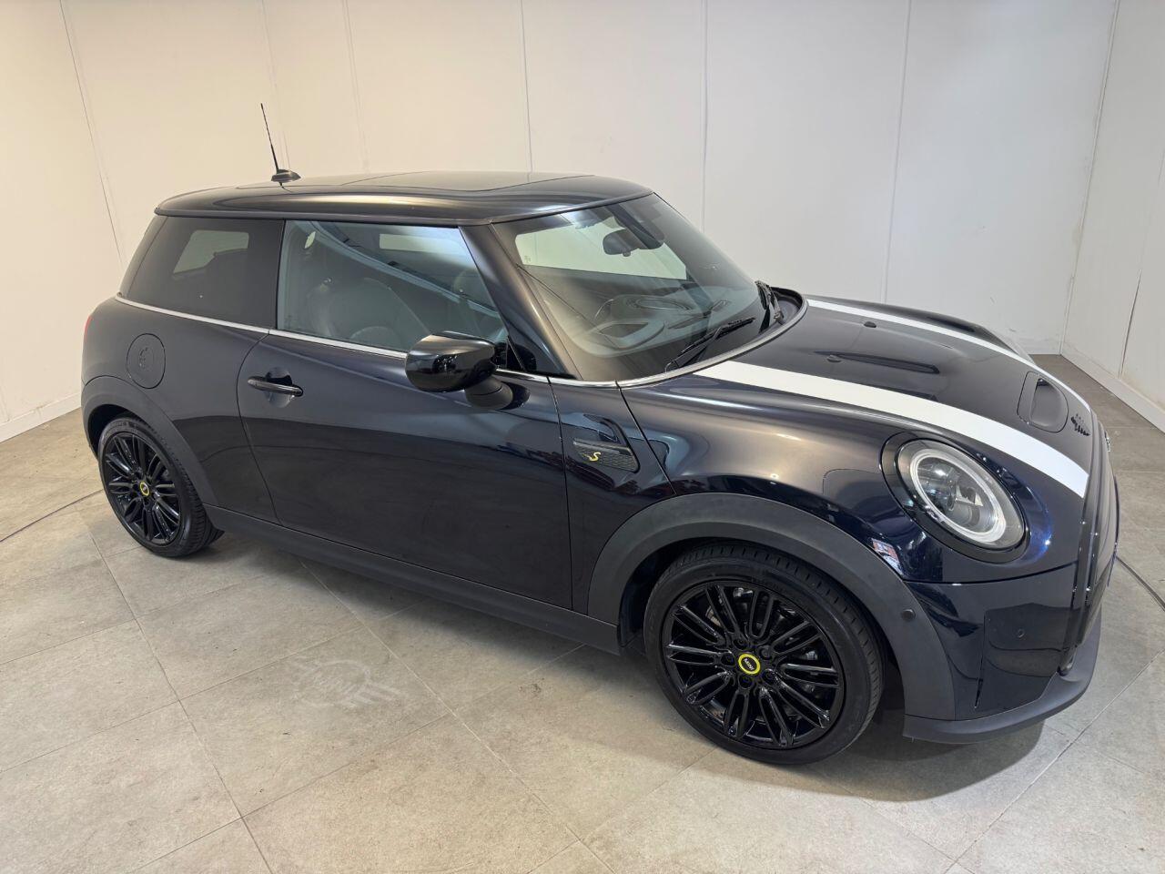 Mini Electric Hatch view 90