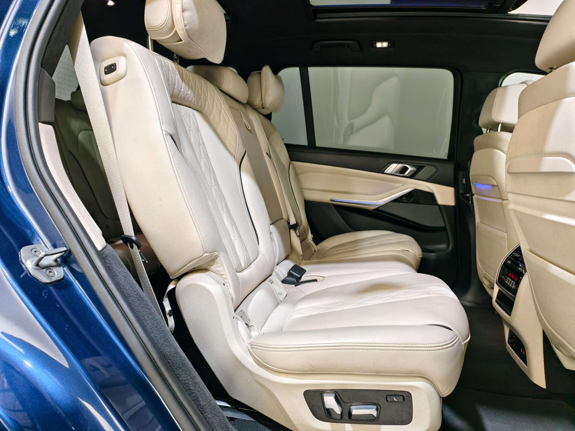 BMW X7 view 22