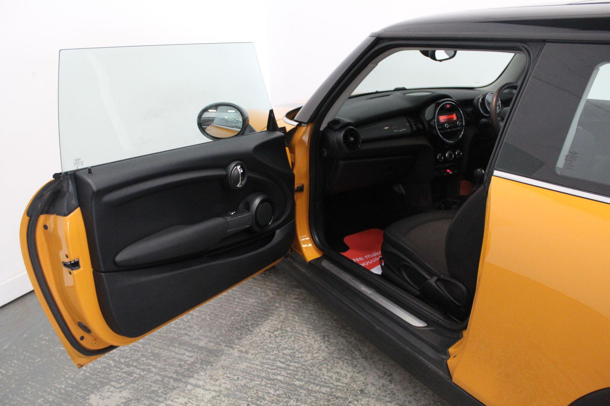Mini Hatch view 26