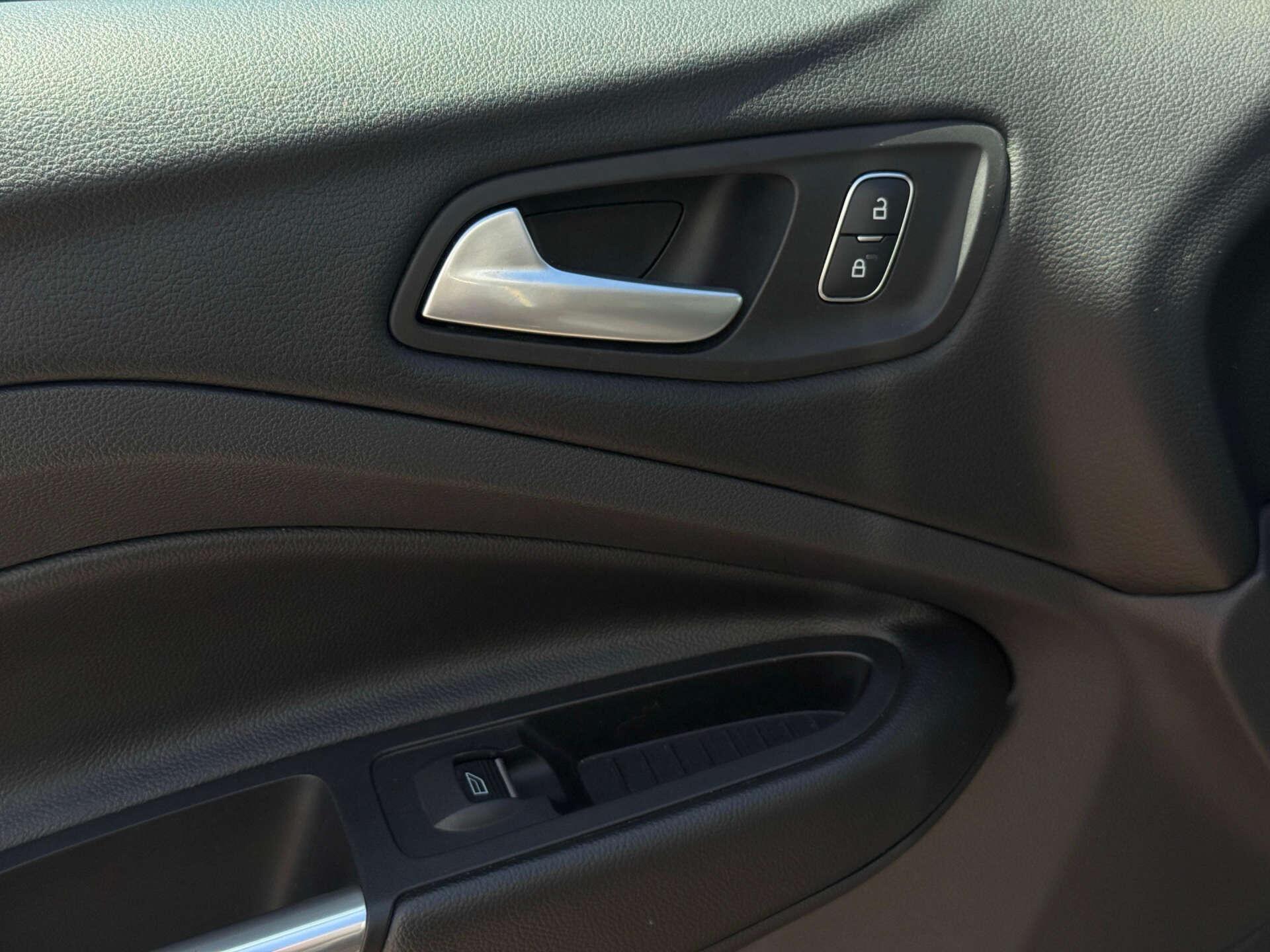 Ford Kuga view 43