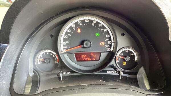 Volkswagen Up! view 8