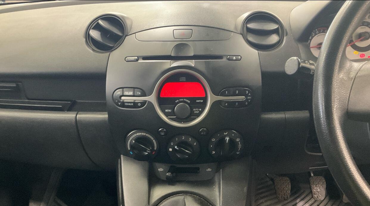 Mazda Mazda2 view 12
