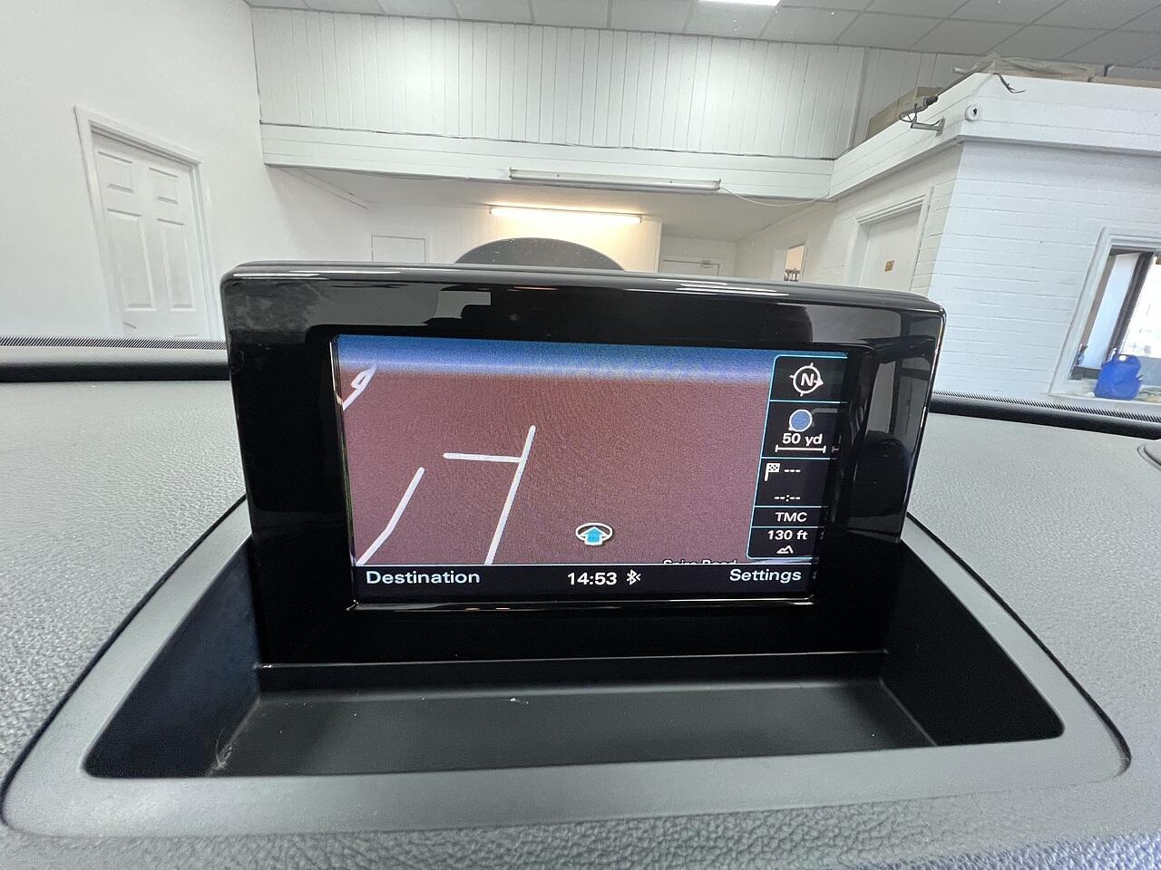 Audi Q3 view 9