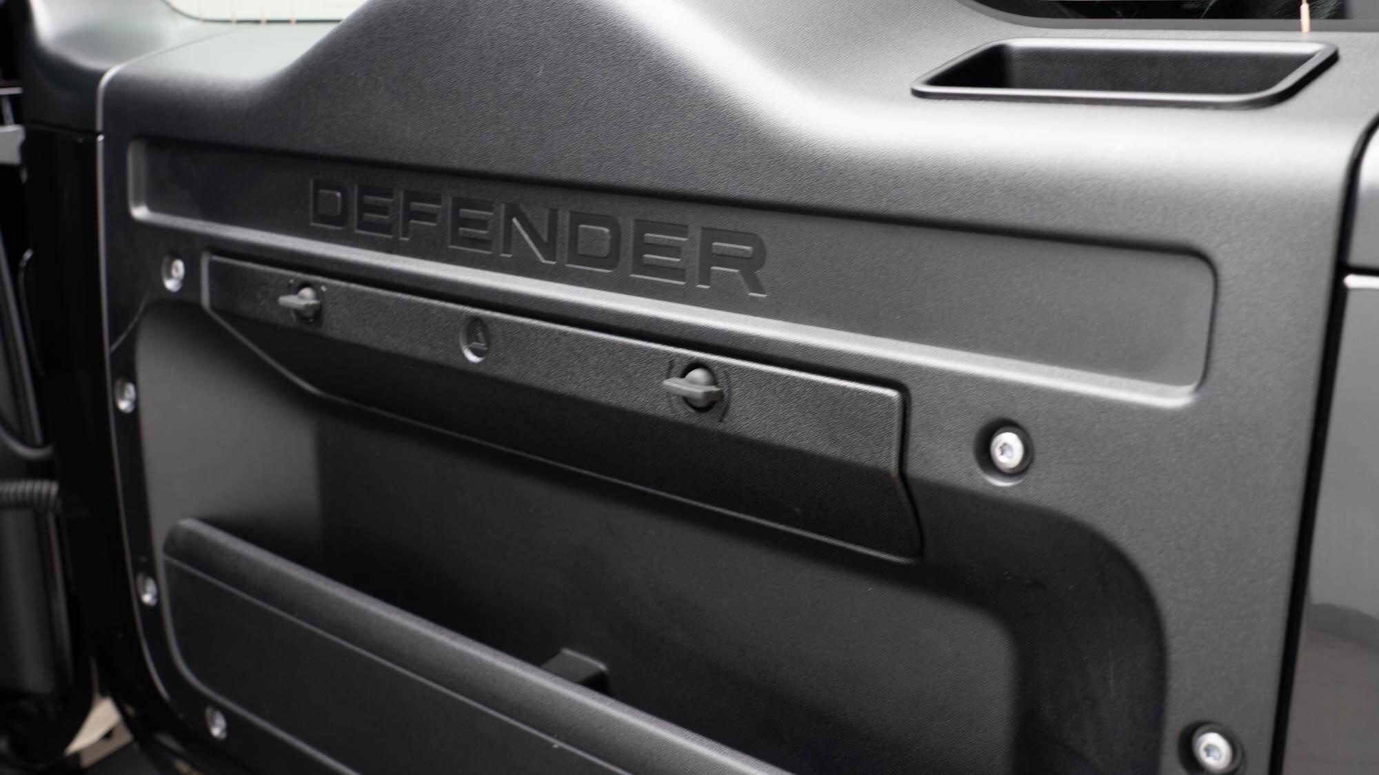 Land Rover Defender 110 view 8