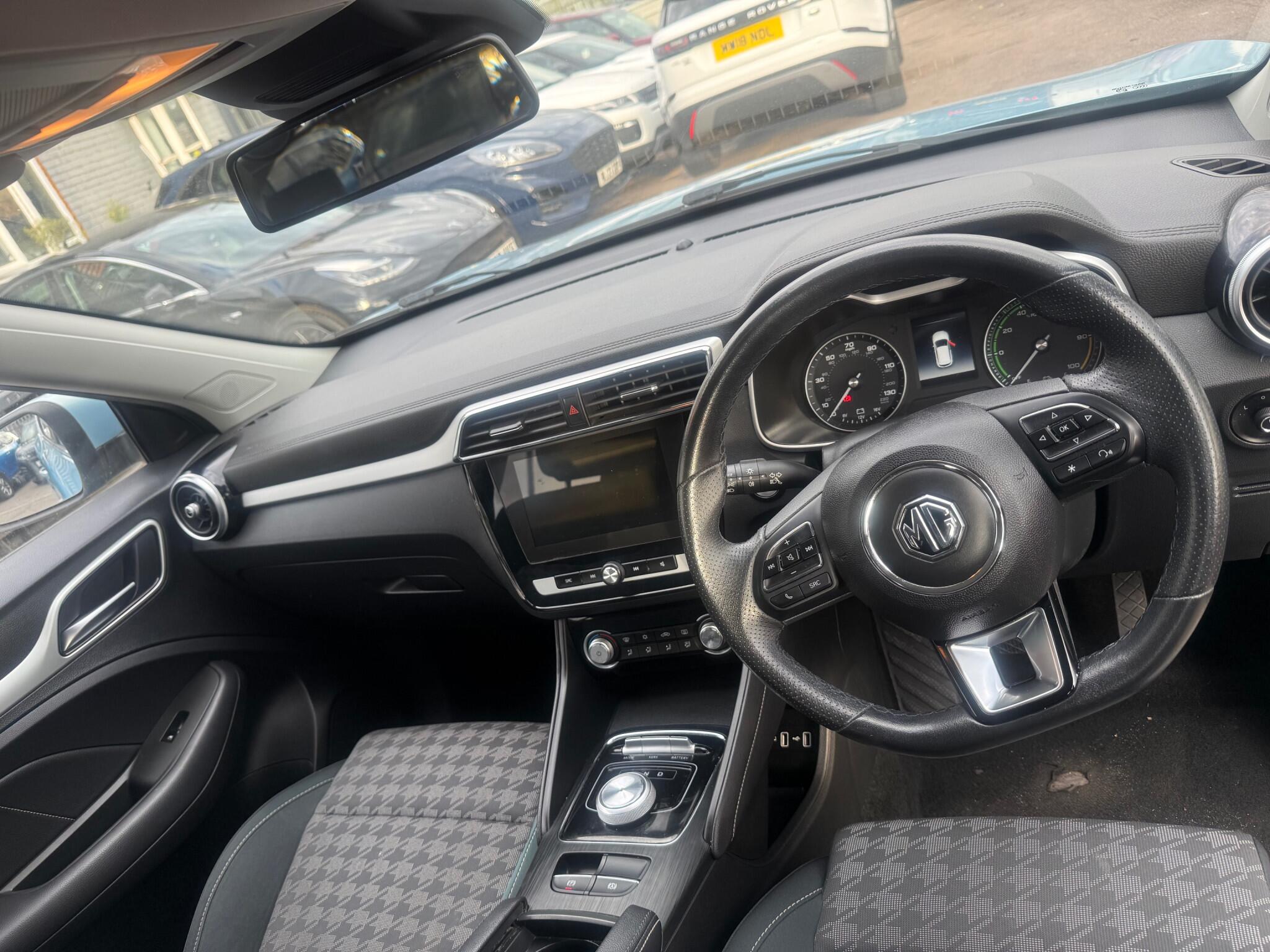MG ZS view 14