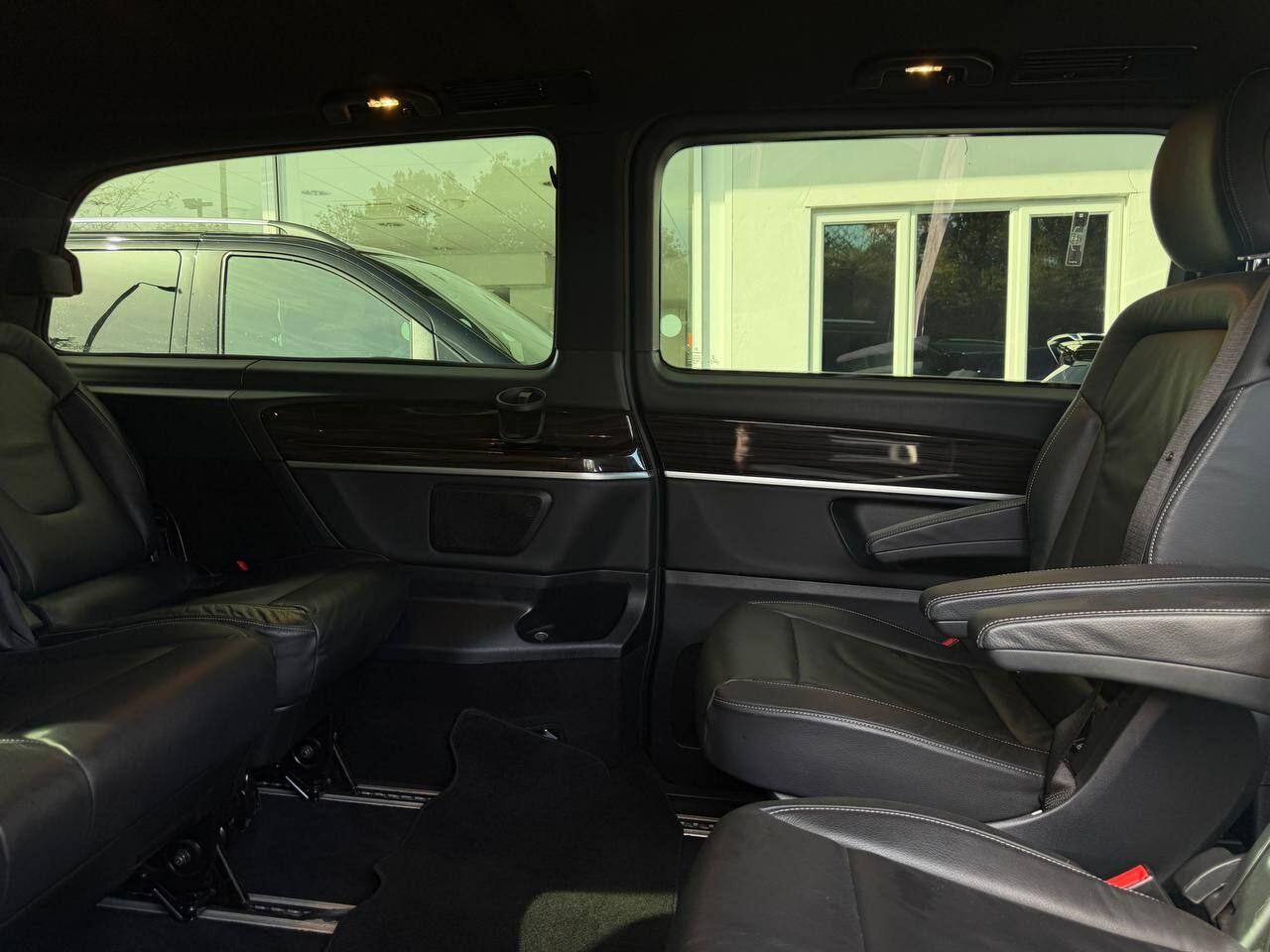 Mercedes-Benz EQV view 16