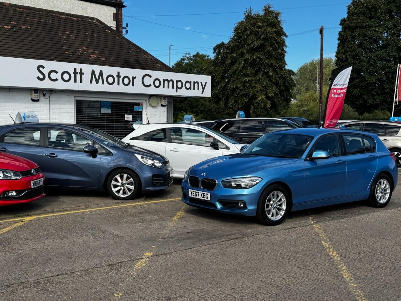 BMW 1 Series view 6