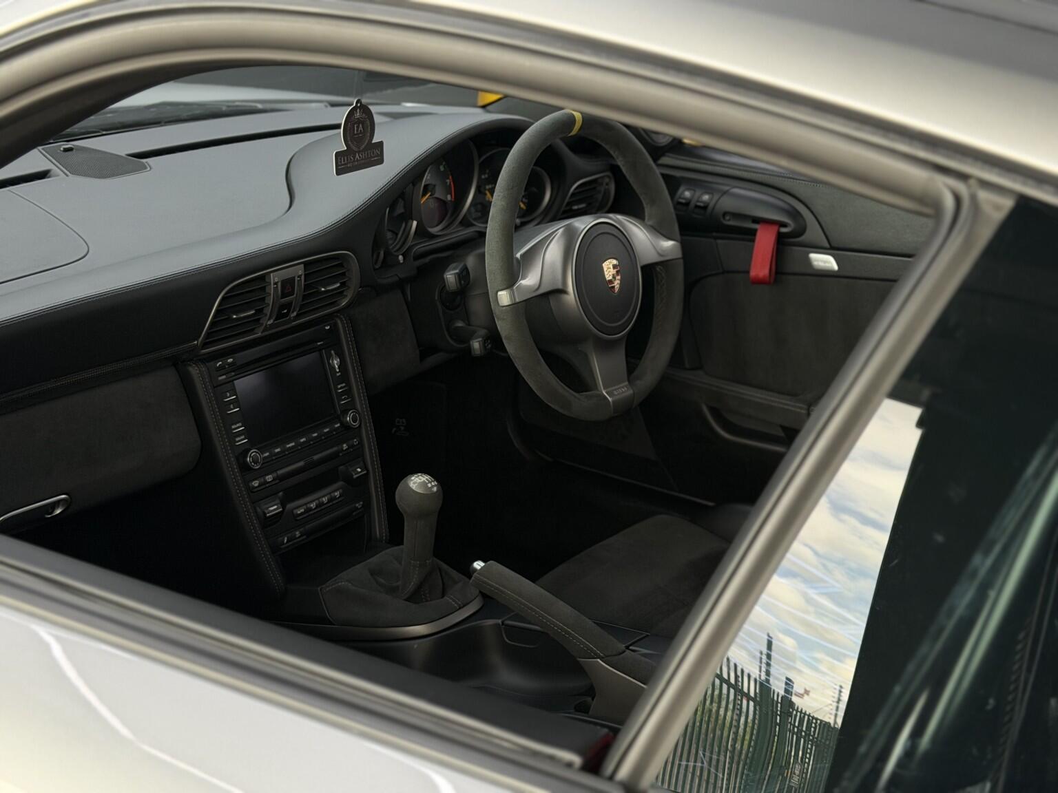 Porsche 911 view 3