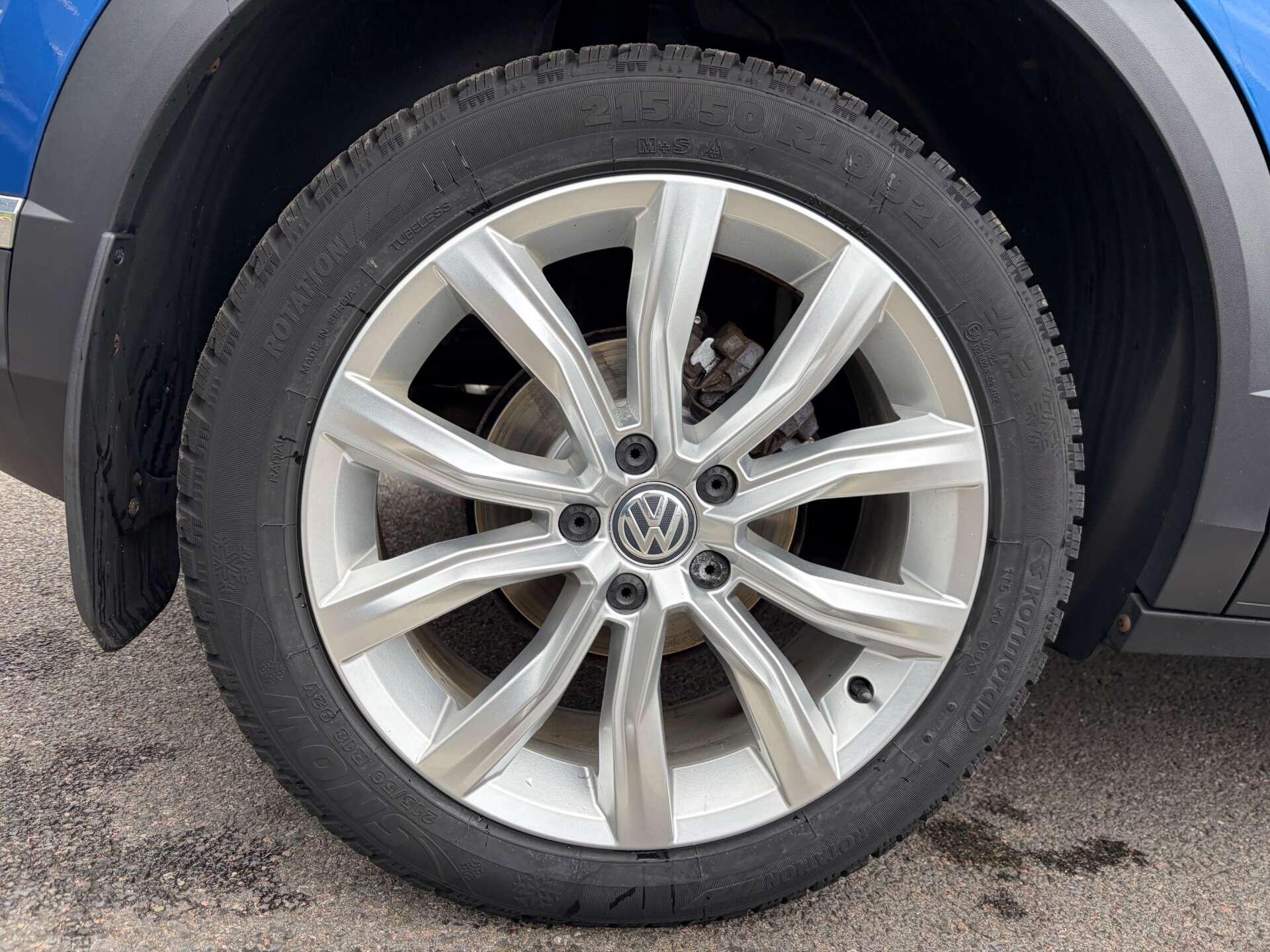Volkswagen T-Roc view 10