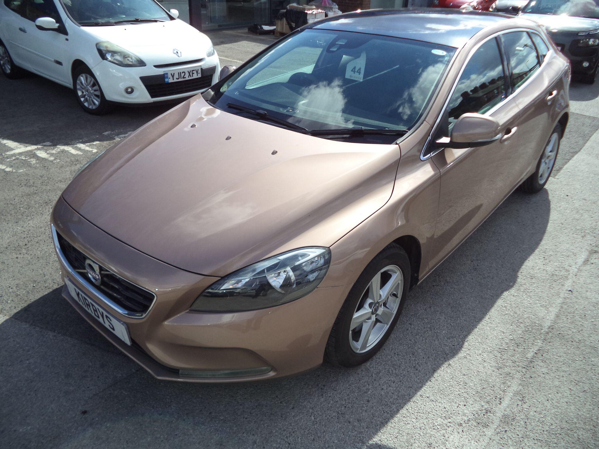 Volvo V40 view 4