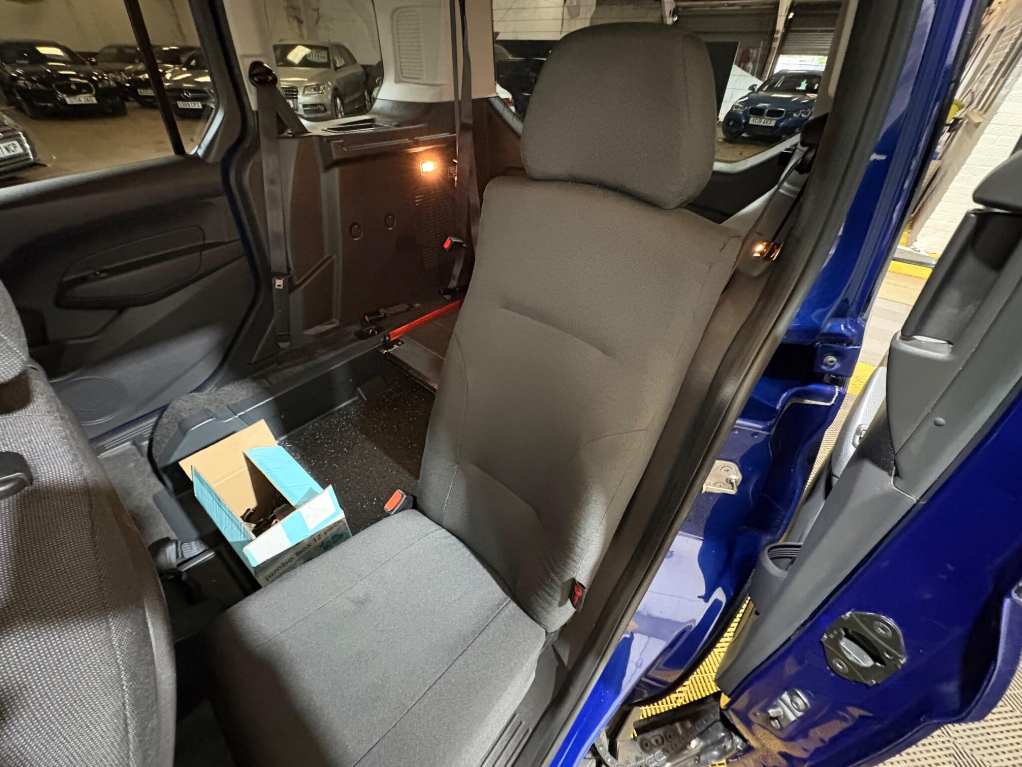 Ford Tourneo Connect view 55