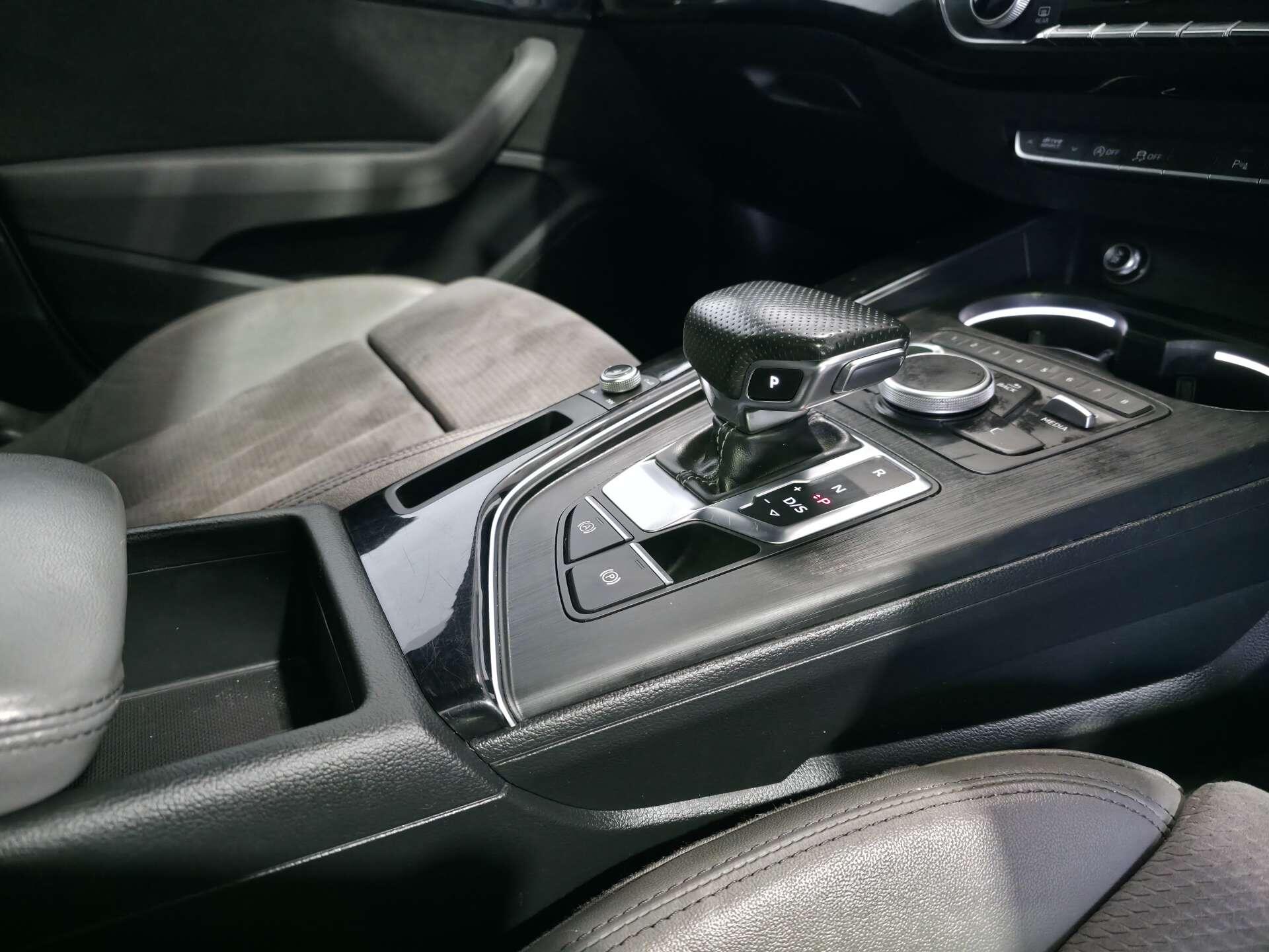 Audi A4 view 11