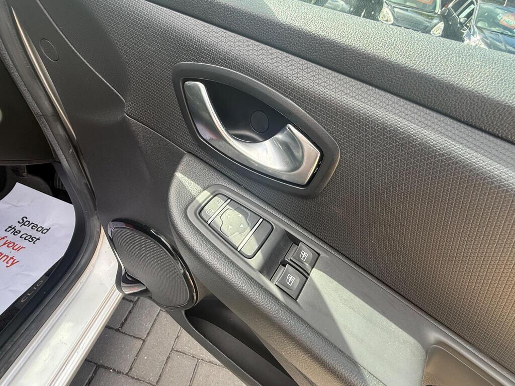 Renault Clio view 32