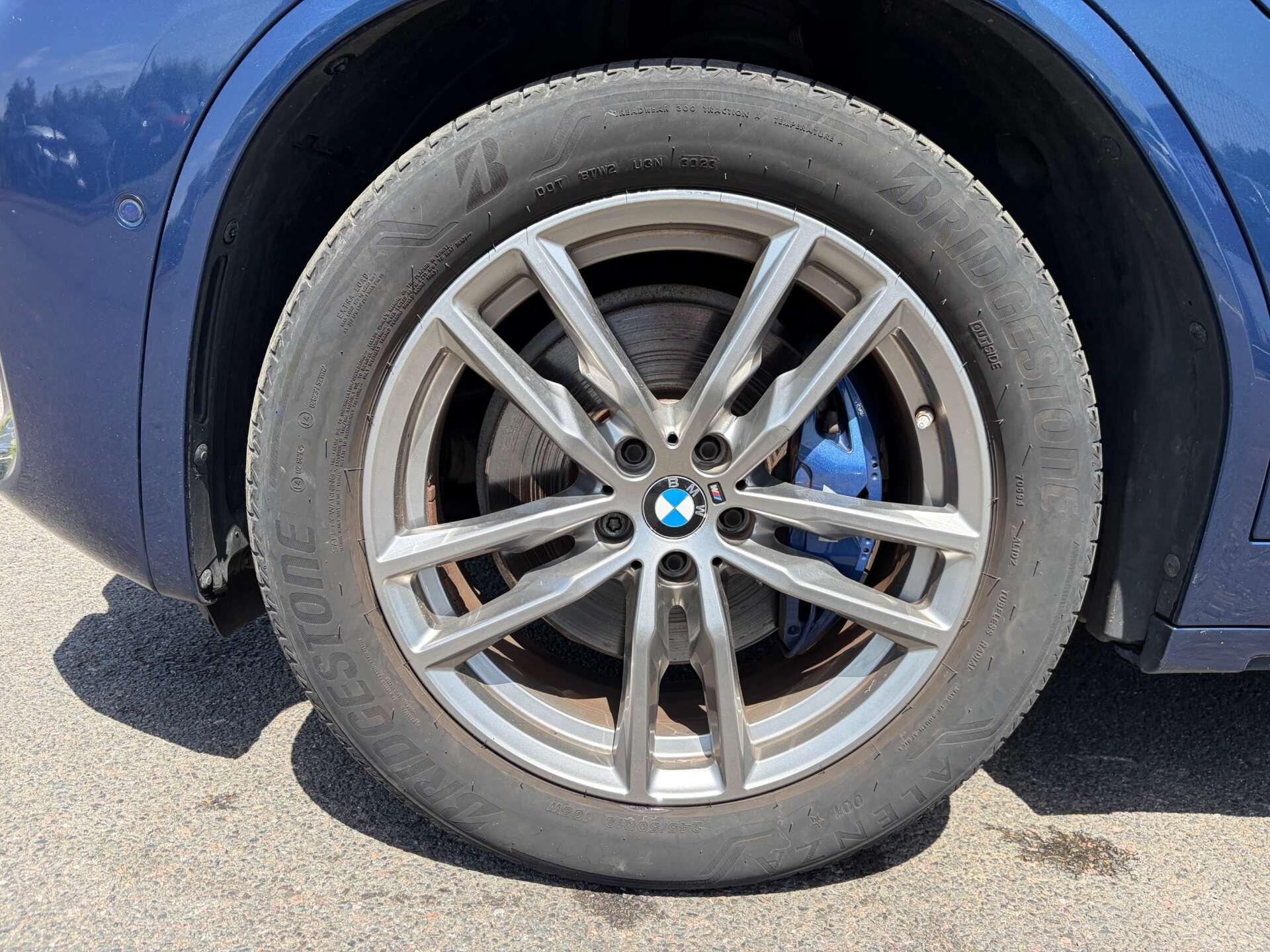 BMW X3 view 10