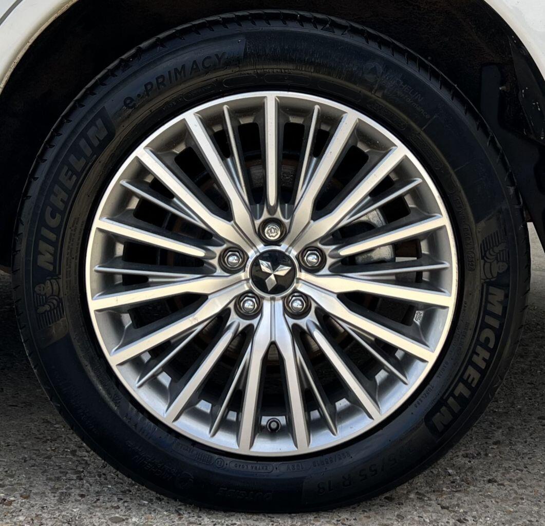 Mitsubishi Outlander view 13