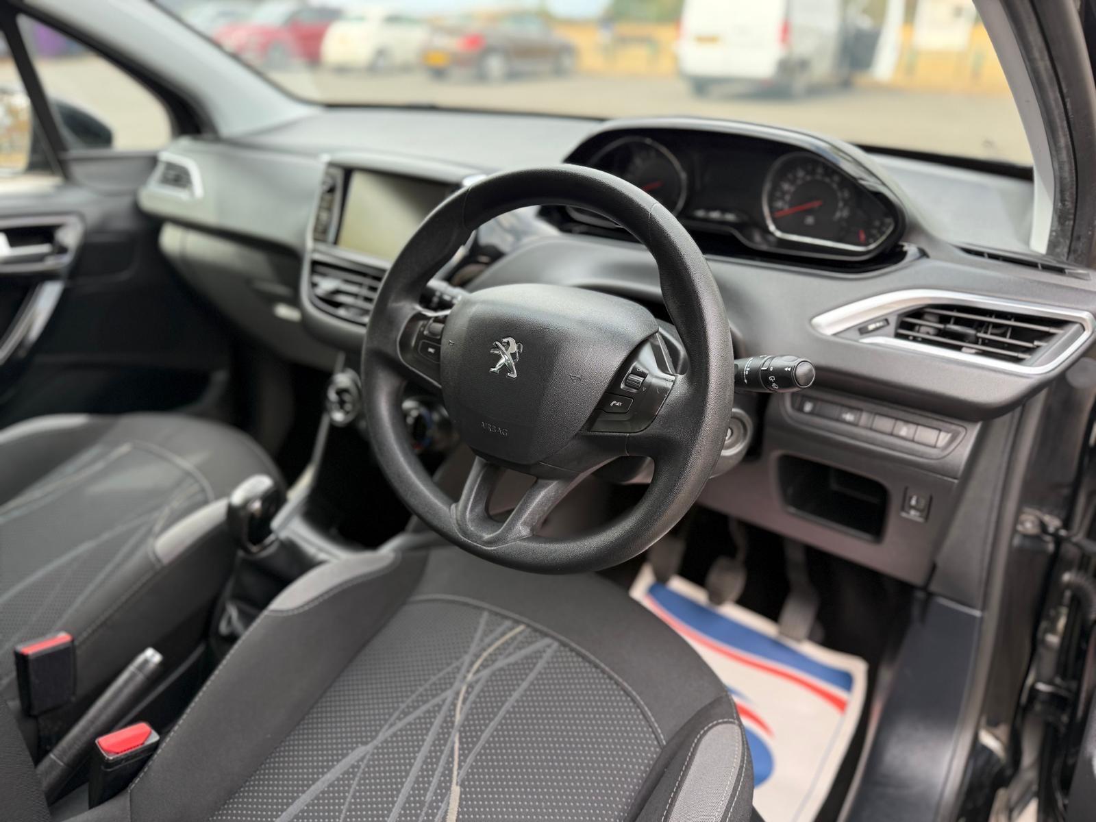 Peugeot 208 view 29