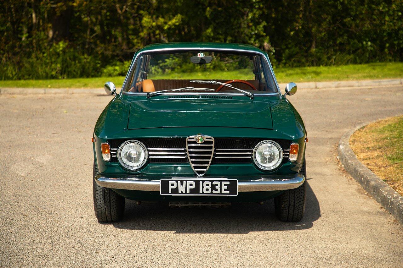 Alfa Romeo Giulia view 64