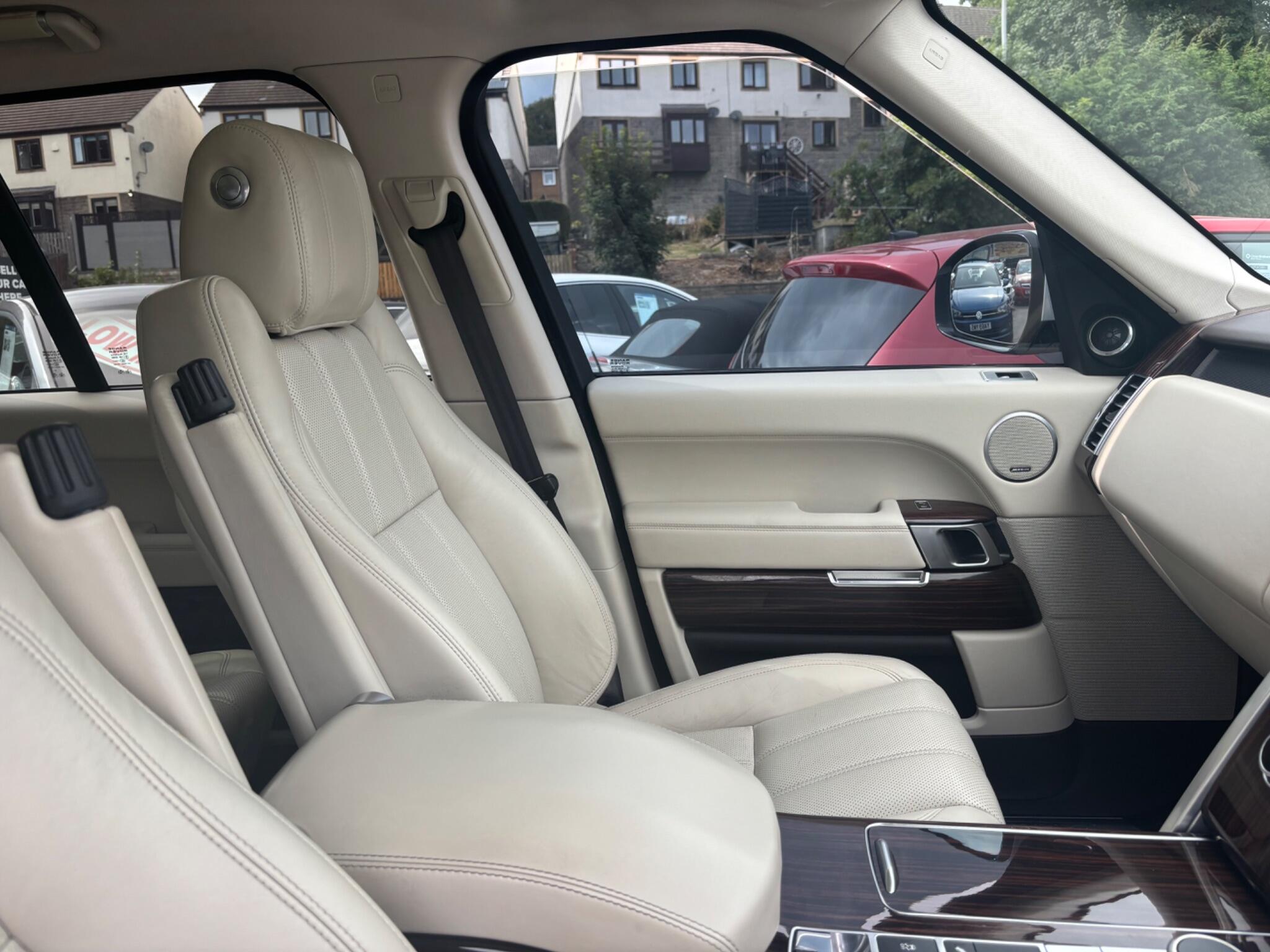 Land Rover Range Rover view 18
