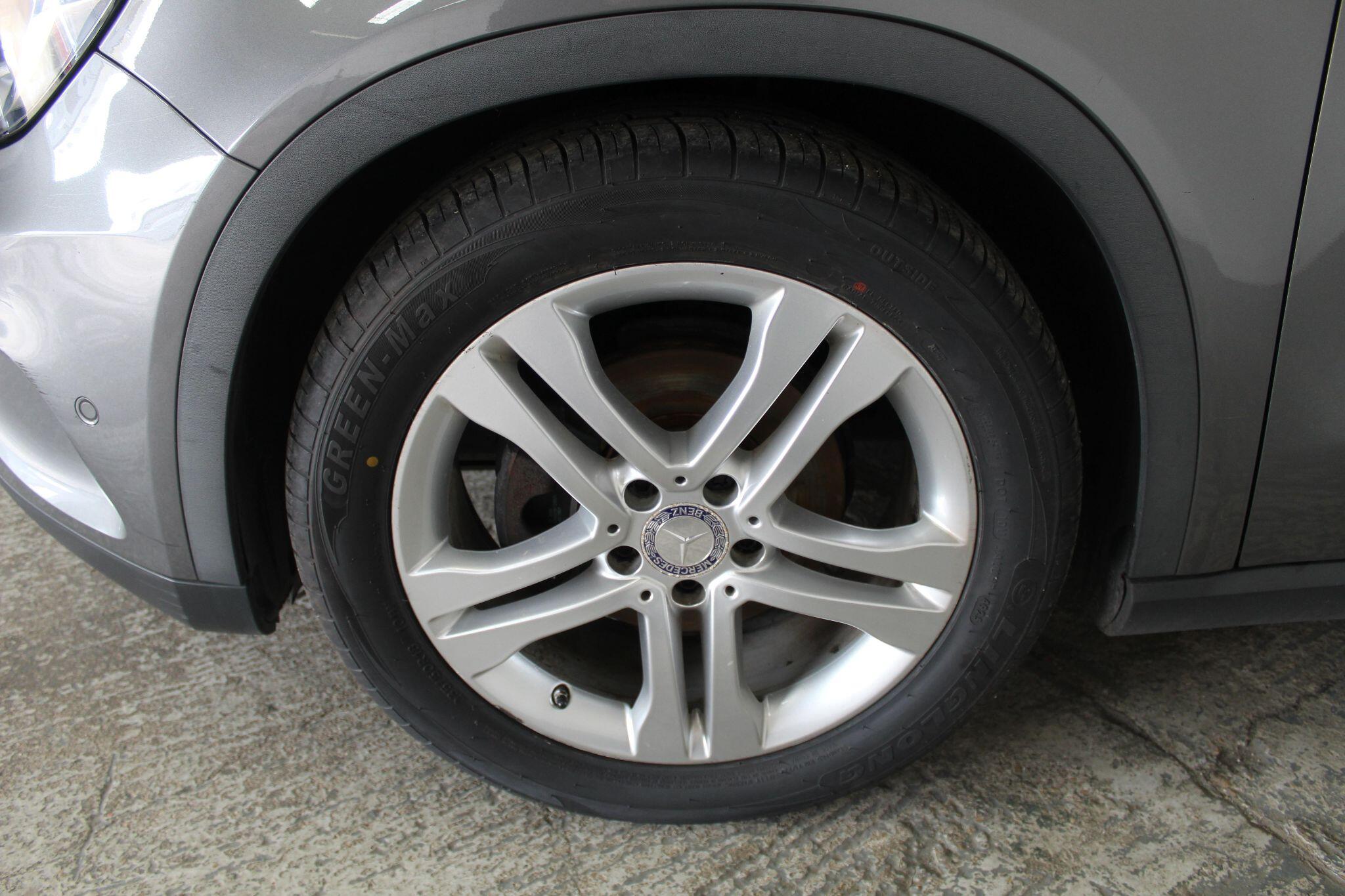 Mercedes-Benz Gla view 59