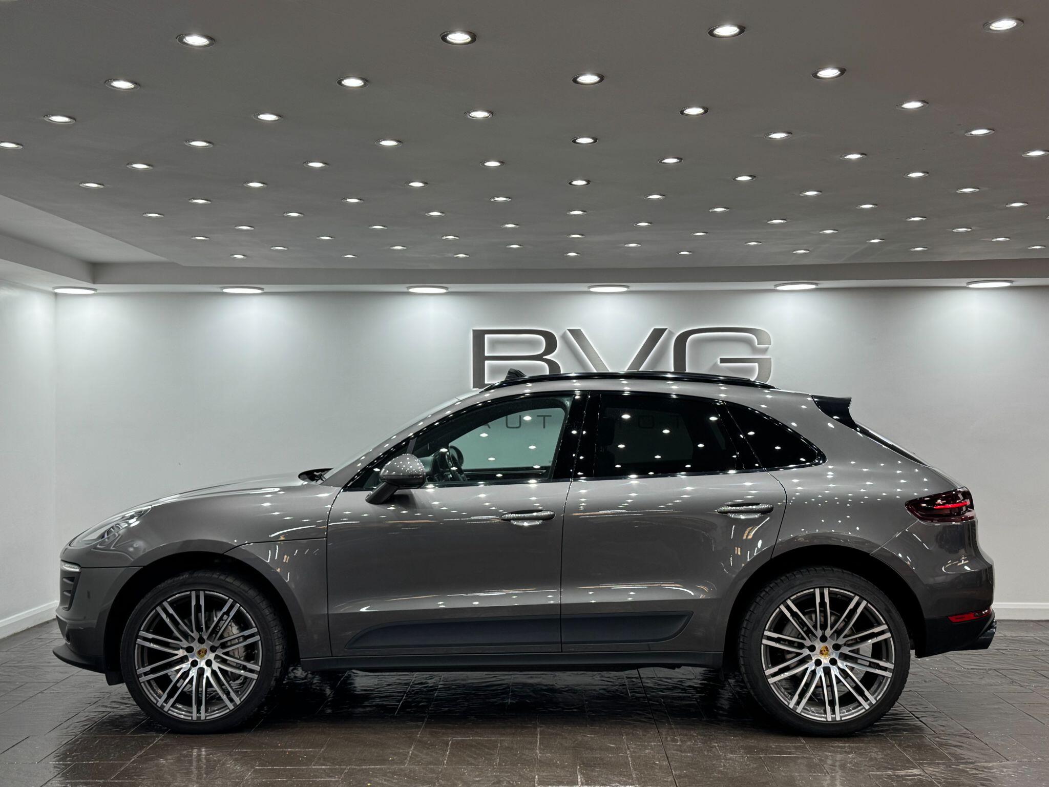 Porsche Macan view 13