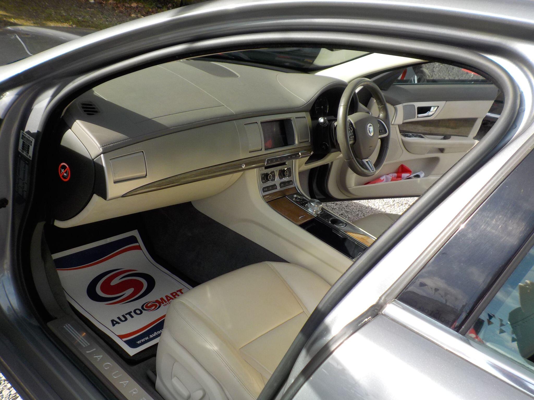 Jaguar XF 3.0d V6 Premium Luxury Auto Euro 5 4dr