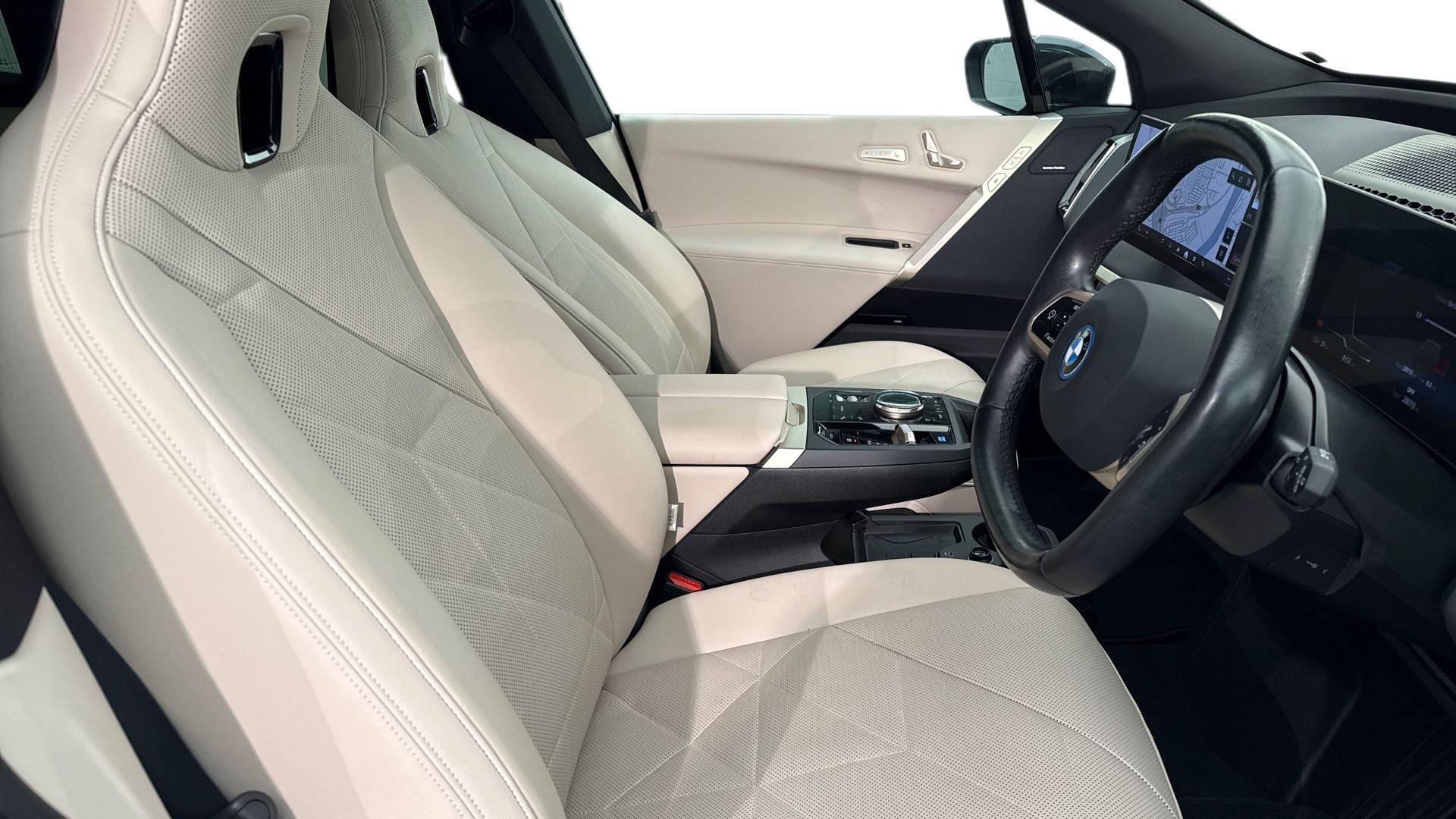 BMW Ix view 11