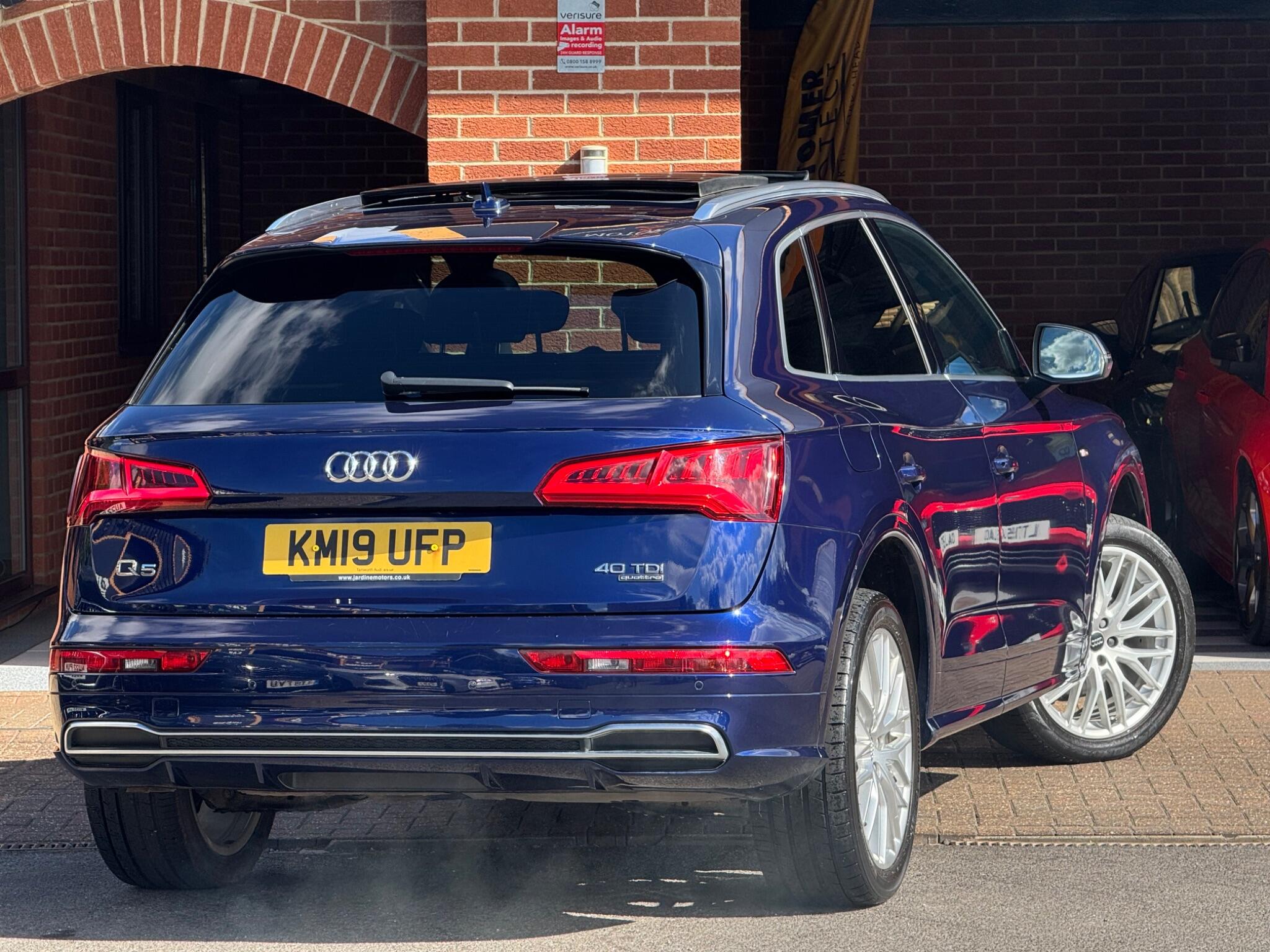 Audi Q5 view 4
