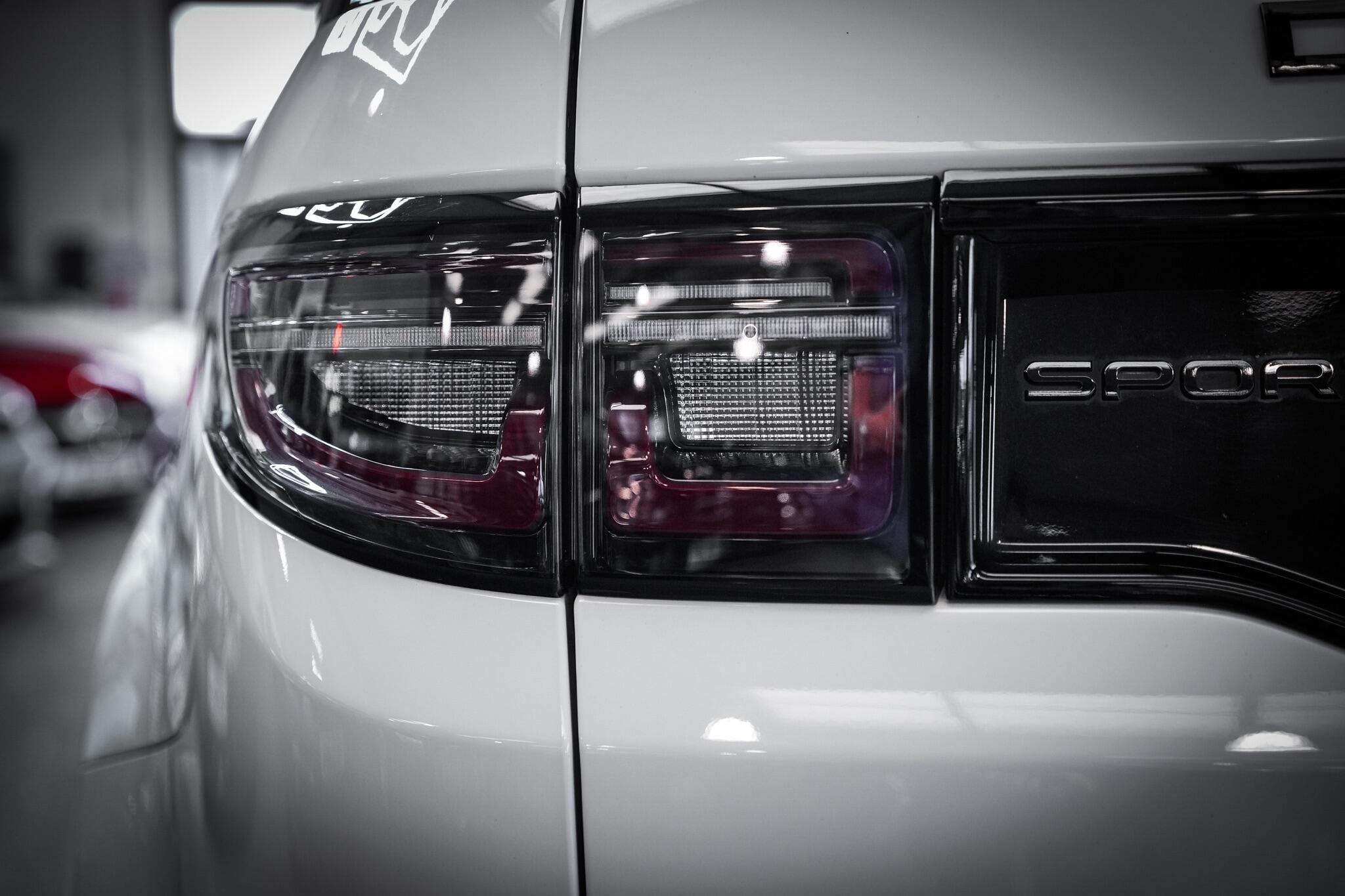 Land Rover Discovery Sport view 36