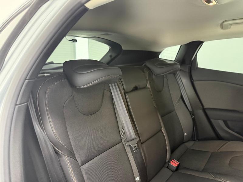 2013 Volvo V40 Cross Country image 25