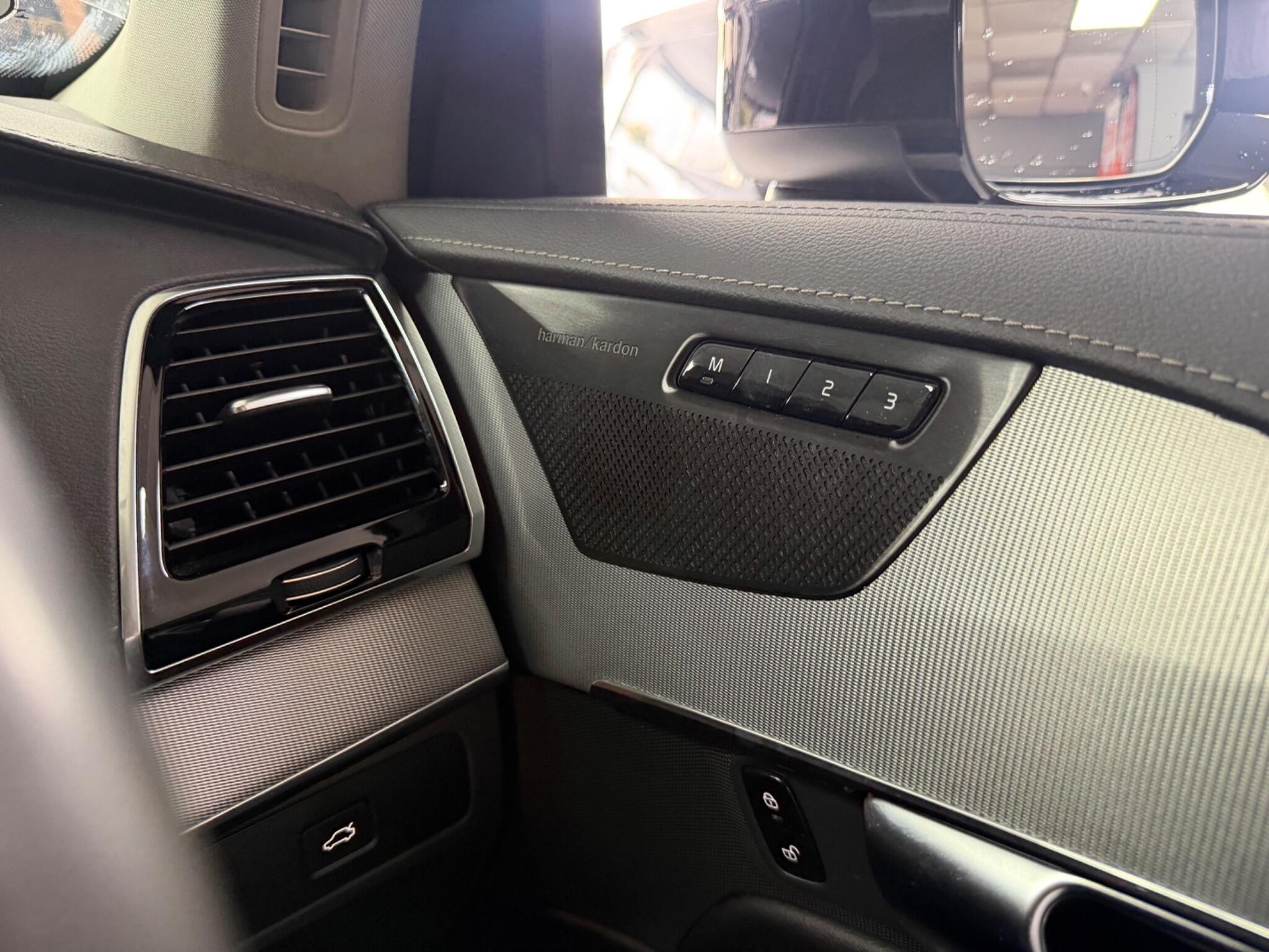 Volvo XC90 view 26