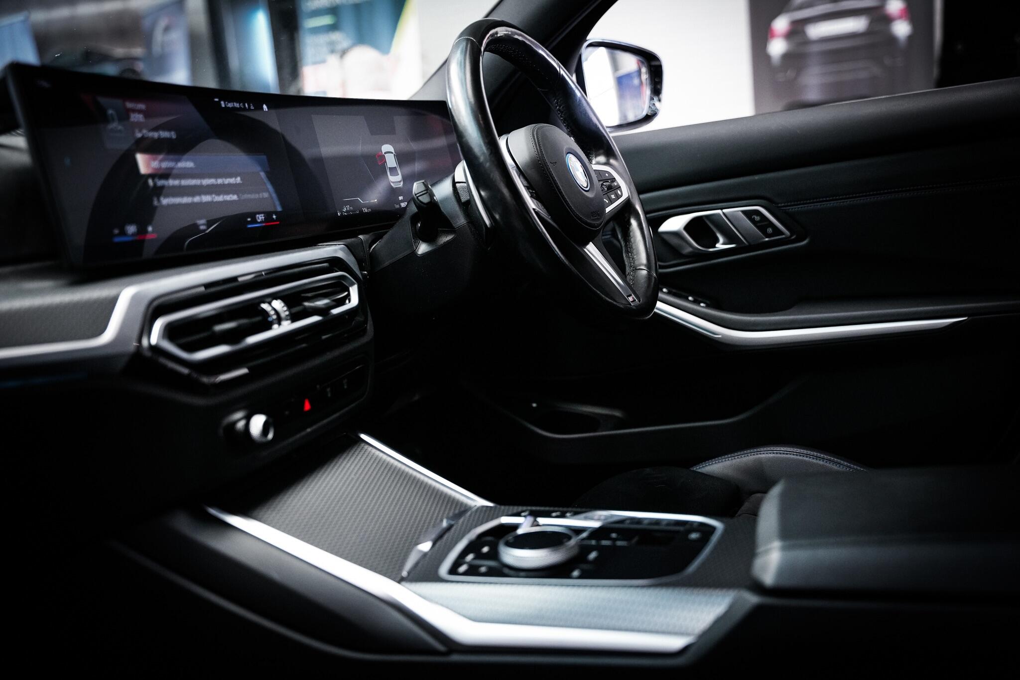 BMW 3 Series view 5