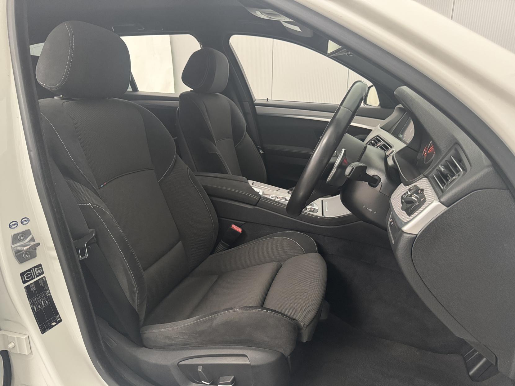BMW 5 Series view 51