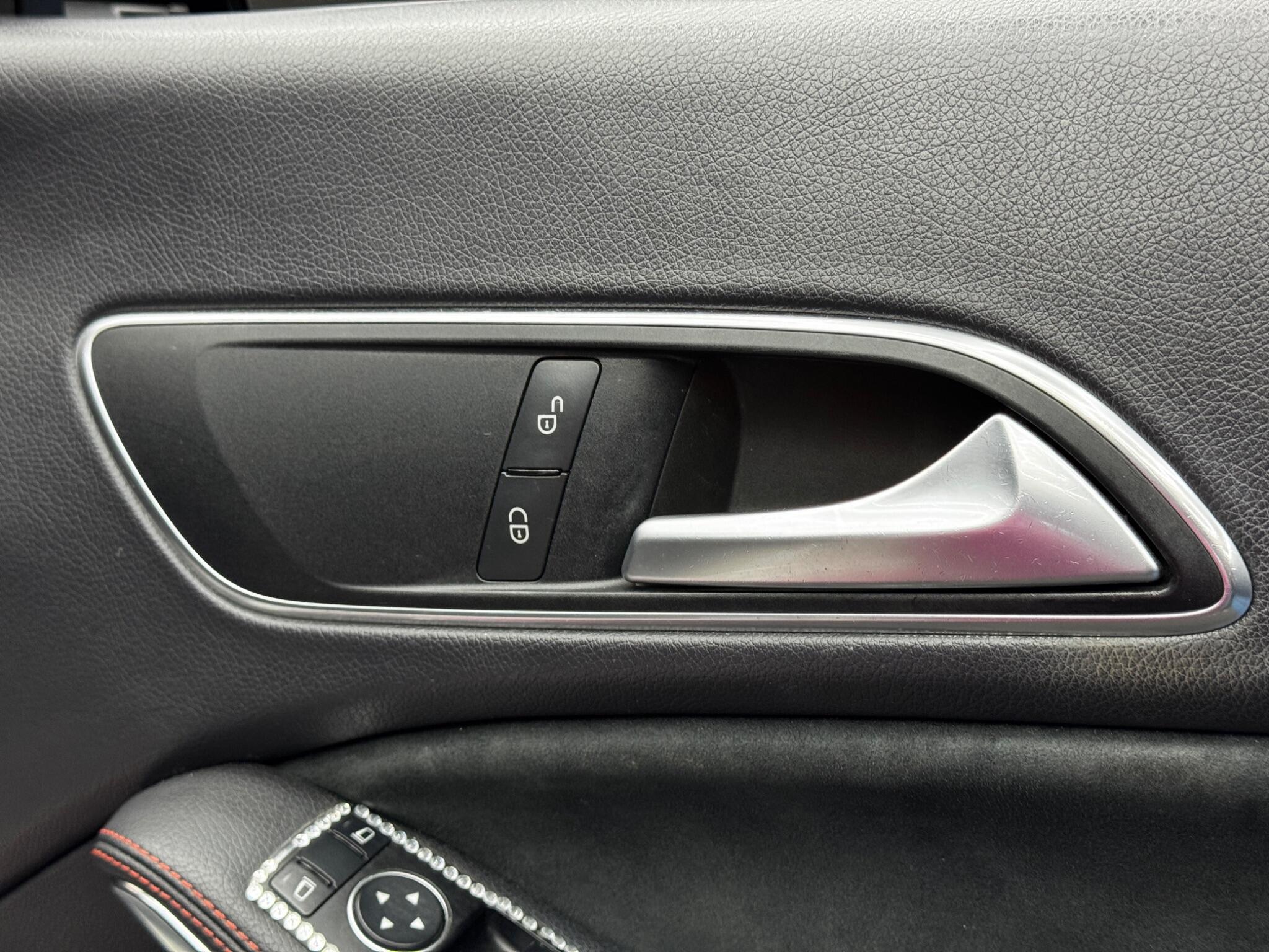 Mercedes-Benz Cla view 34