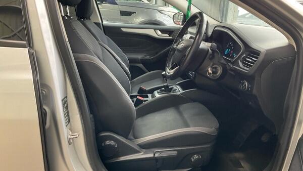 Ford Focus view 11