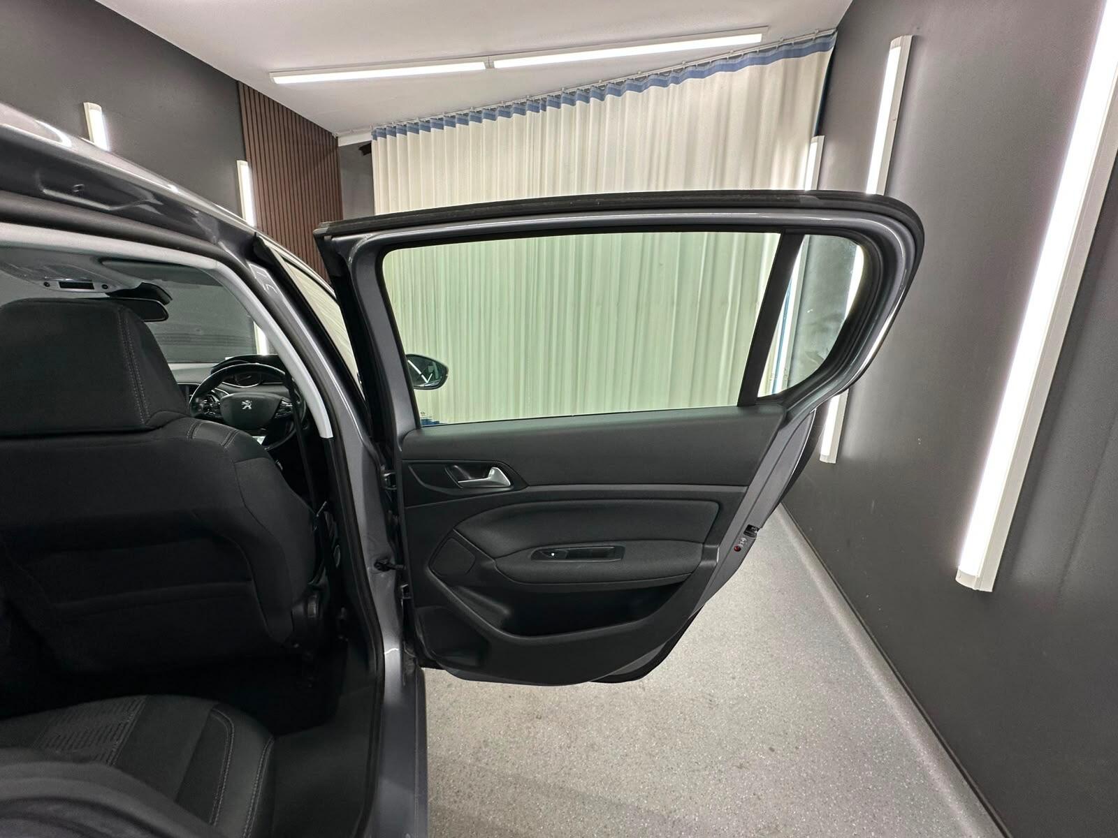 Peugeot 308 view 17