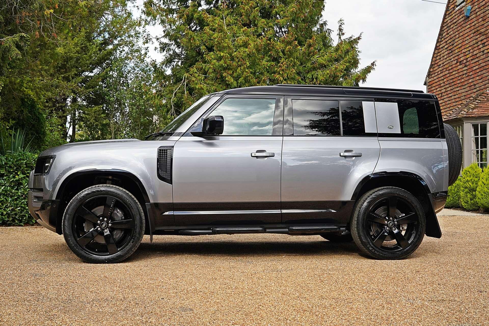 Land Rover Defender view 3