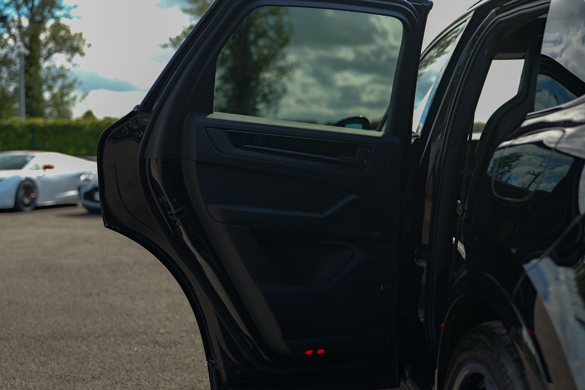 Porsche Cayenne view 37