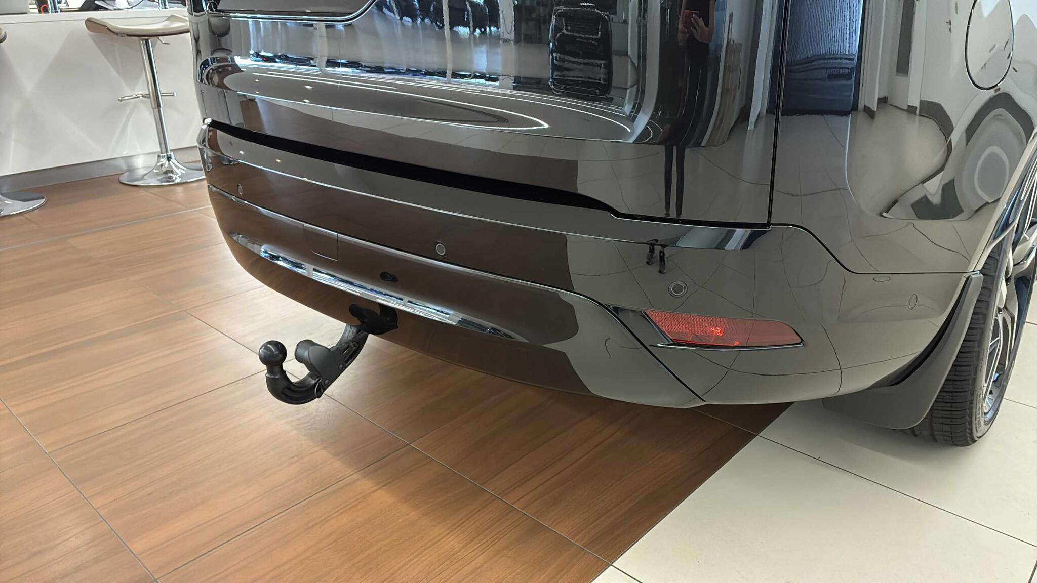Land Rover Discovery view 38