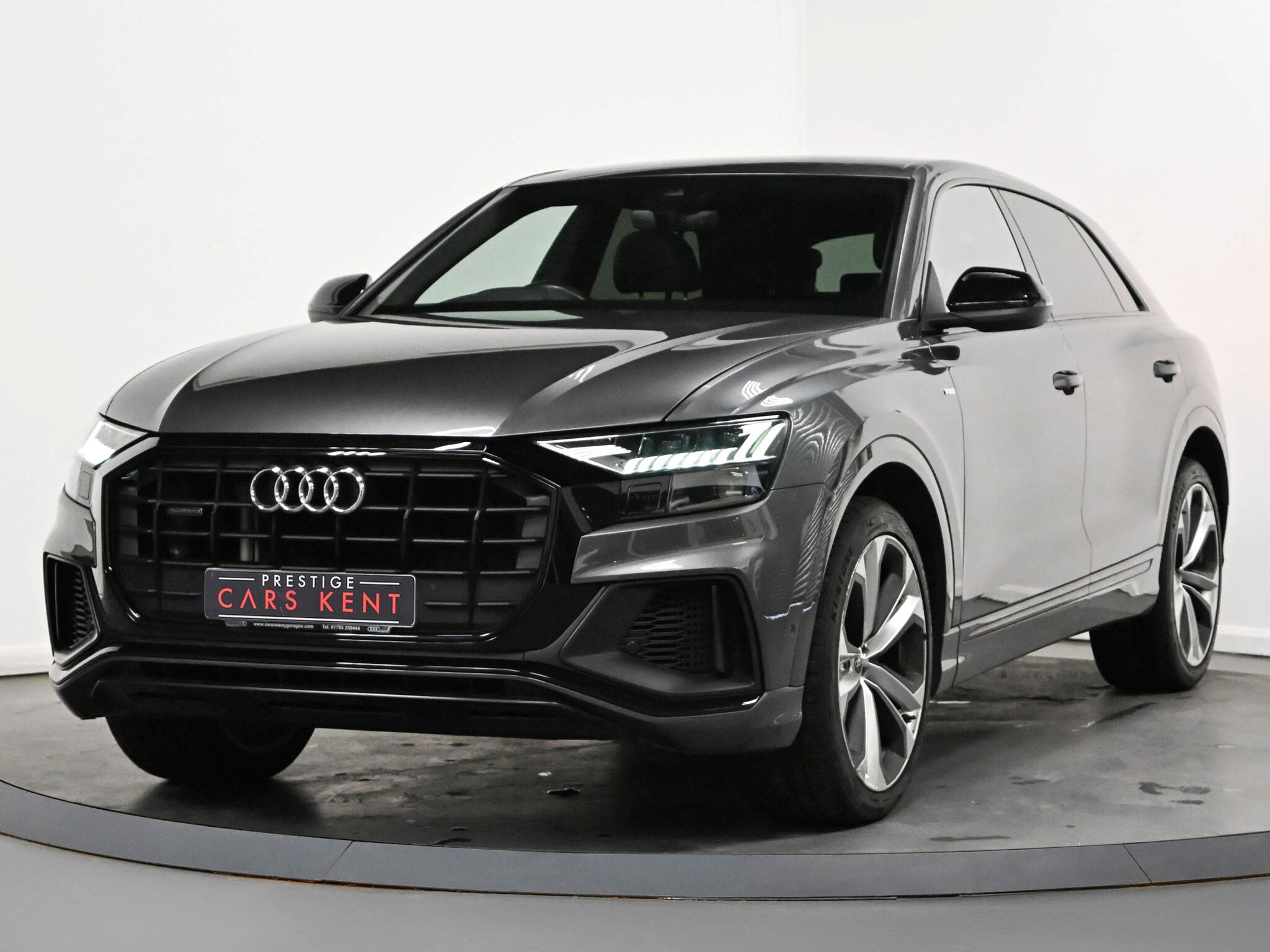 Audi Q8 view 6